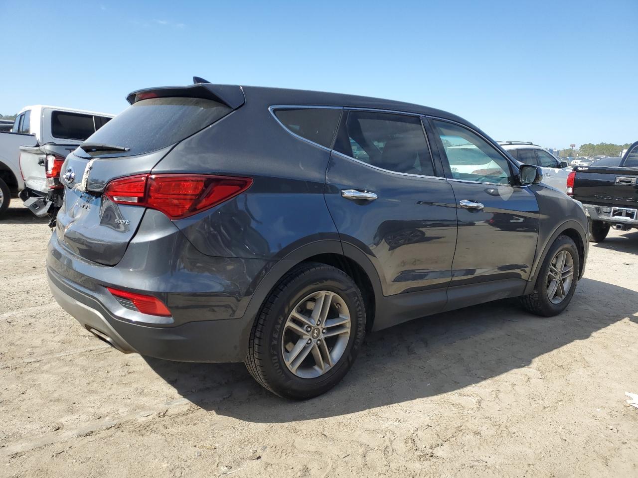 Photo 2 VIN: 5XYZT3LB9HG456985 - HYUNDAI SANTA FE 