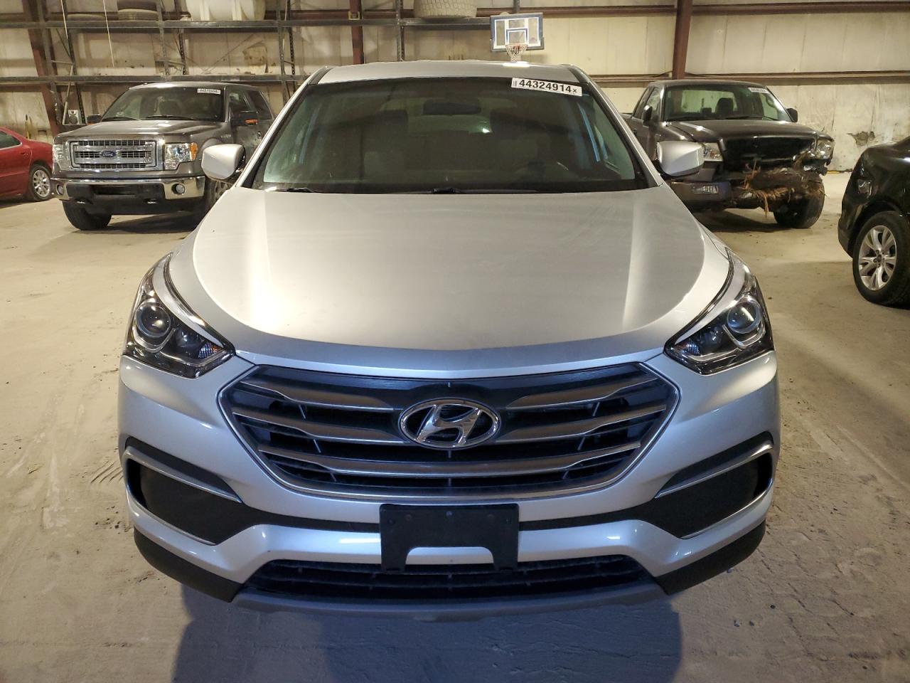 Photo 4 VIN: 5XYZT3LB9JG562665 - HYUNDAI SANTA FE 