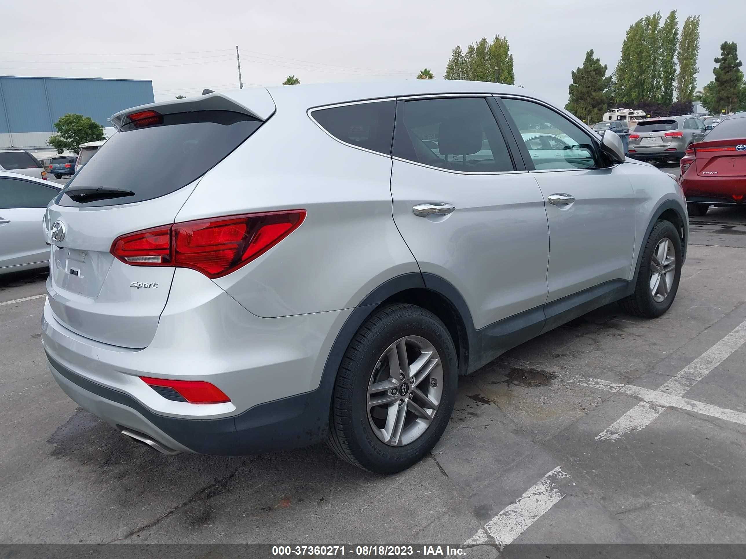 Photo 3 VIN: 5XYZT3LBXJG553702 - HYUNDAI SANTA FE 