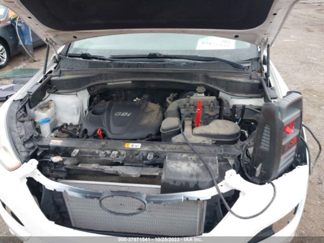 Photo 9 VIN: 5XYZTDLB8GG348992 - HYUNDAI SANTA FE SPORT 