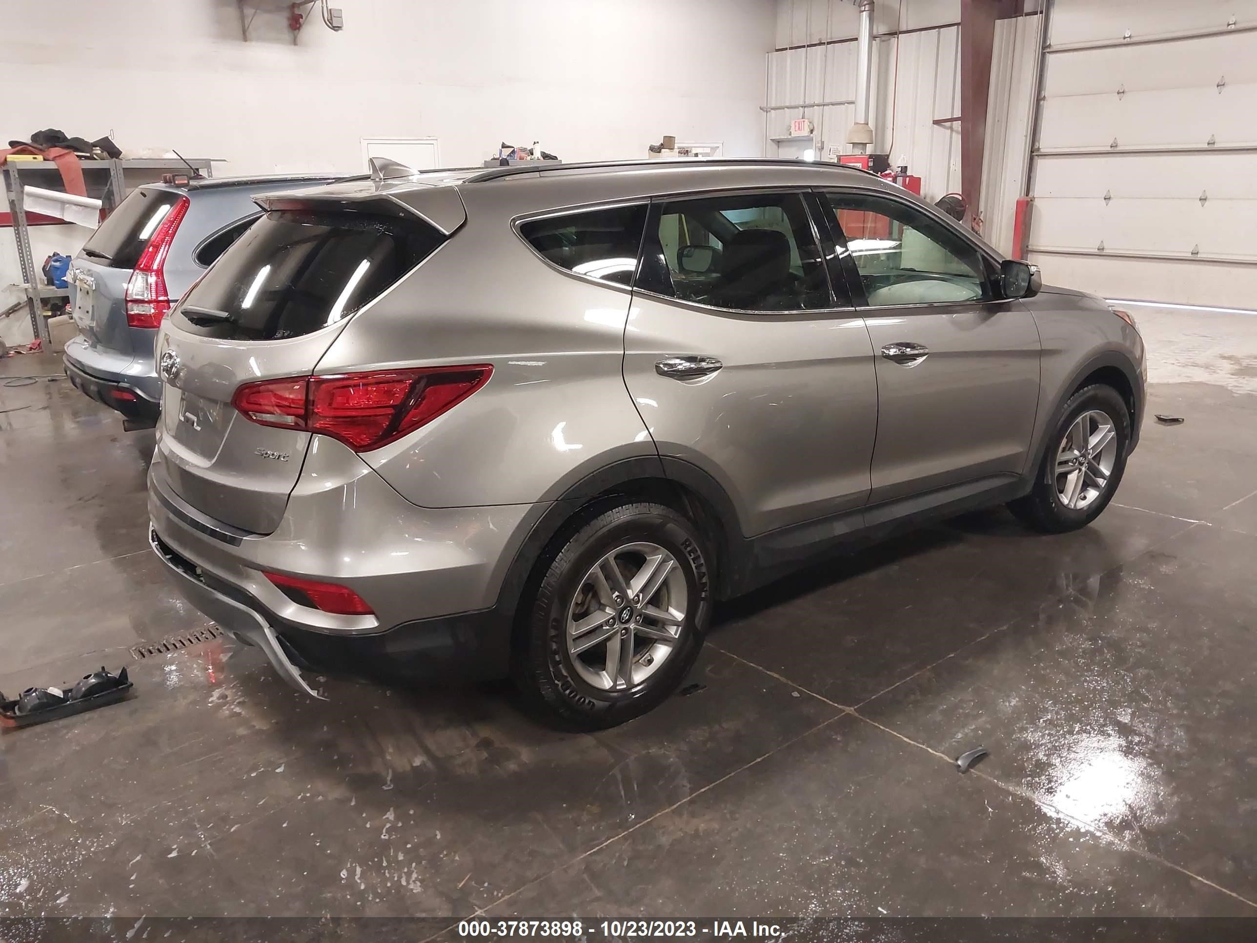 Photo 3 VIN: 5XYZU3LB0JG511911 - HYUNDAI SANTA FE 