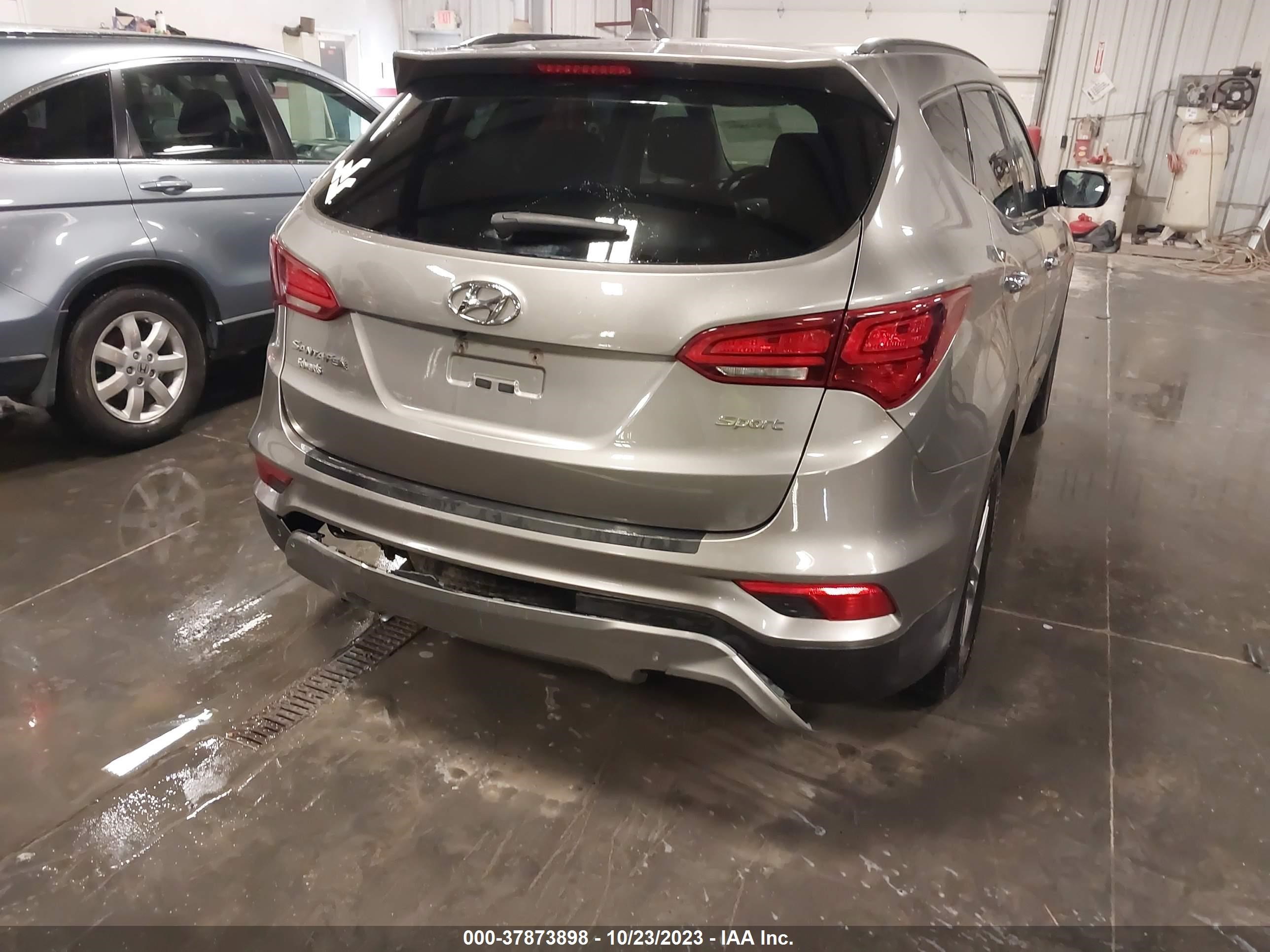 Photo 5 VIN: 5XYZU3LB0JG511911 - HYUNDAI SANTA FE 