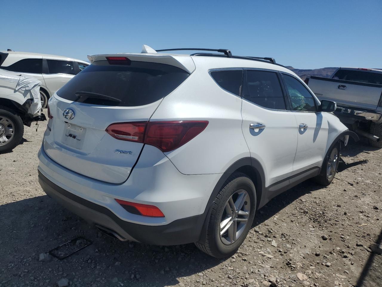 Photo 2 VIN: 5XYZU3LB0JG542625 - HYUNDAI SANTA FE 