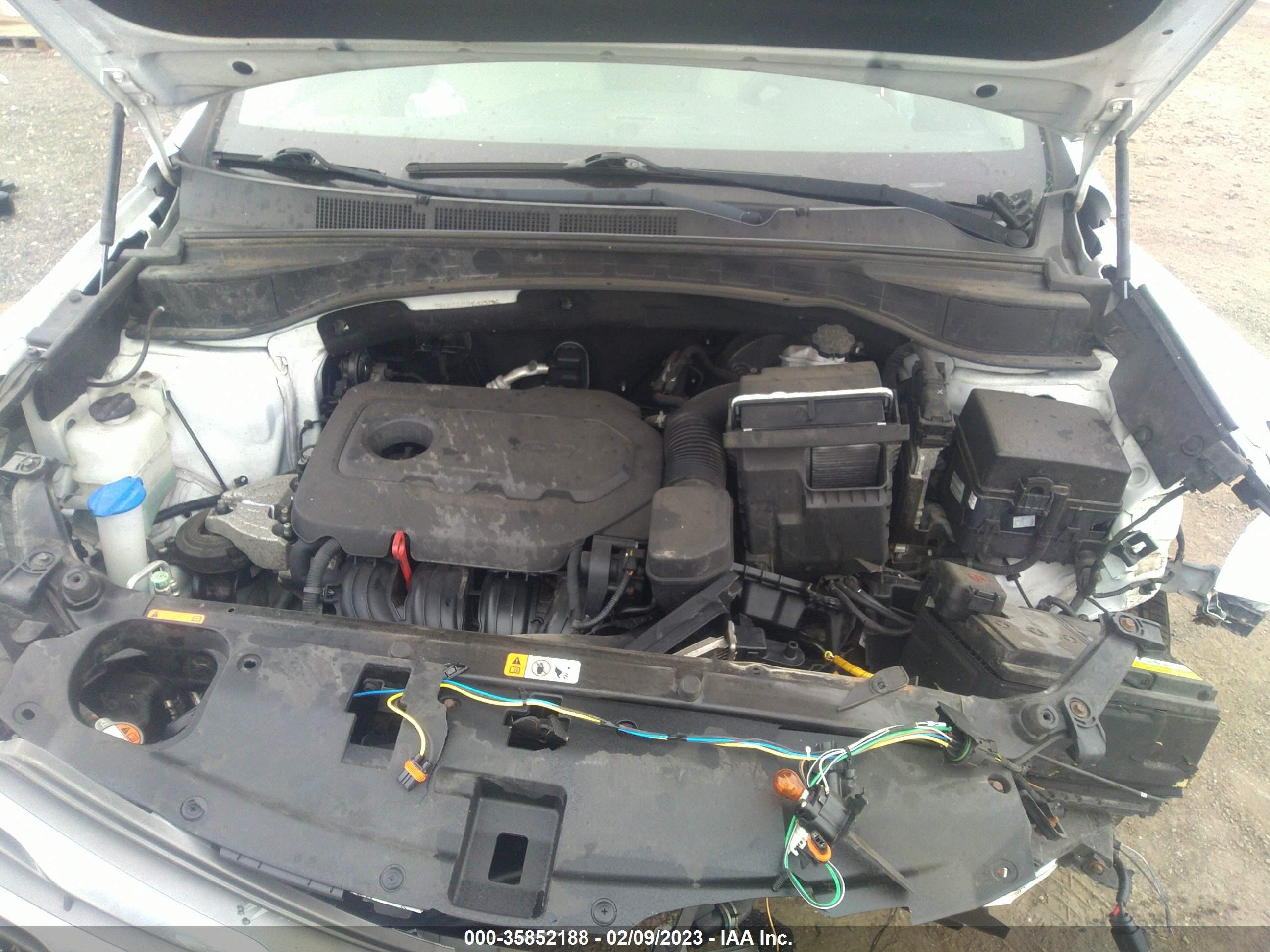 Photo 9 VIN: 5XYZU3LB3HG415796 - HYUNDAI SANTA FE 