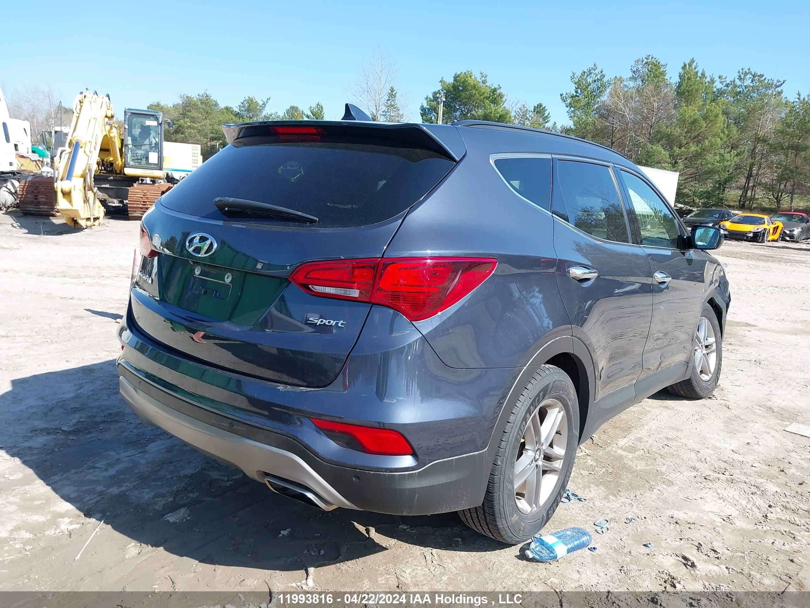 Photo 3 VIN: 5XYZU3LB8JG521120 - HYUNDAI SANTA FE 