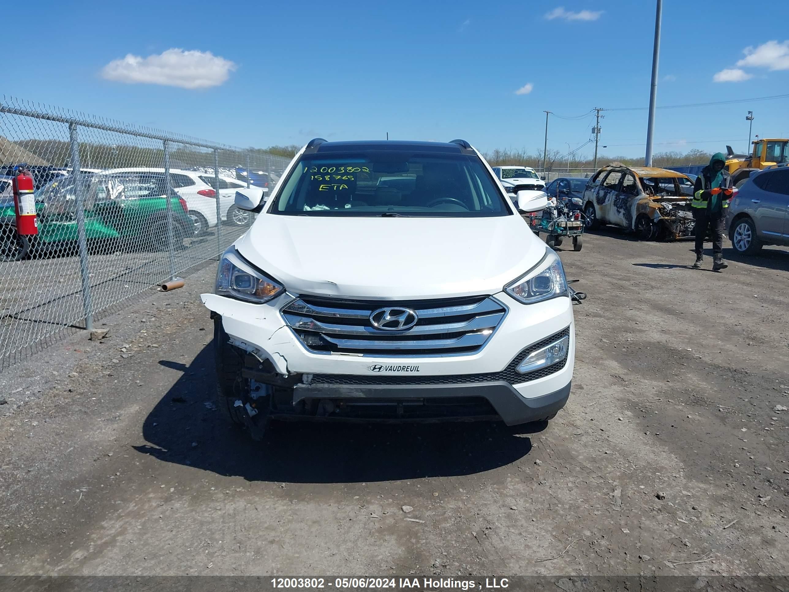 Photo 12 VIN: 5XYZUDLA9EG158765 - HYUNDAI SANTA FE 