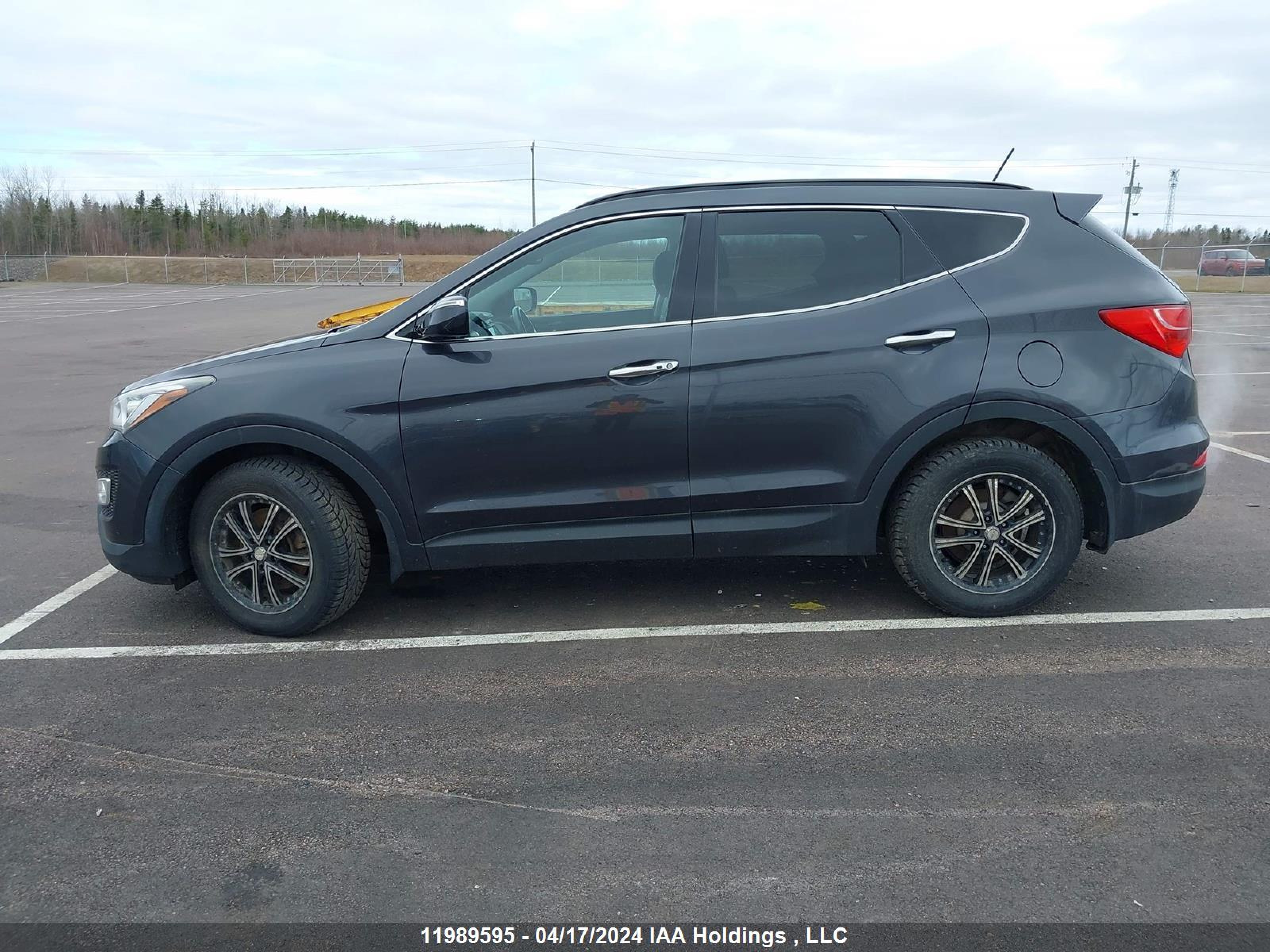 Photo 13 VIN: 5XYZUDLAXGG359917 - HYUNDAI SANTA FE 