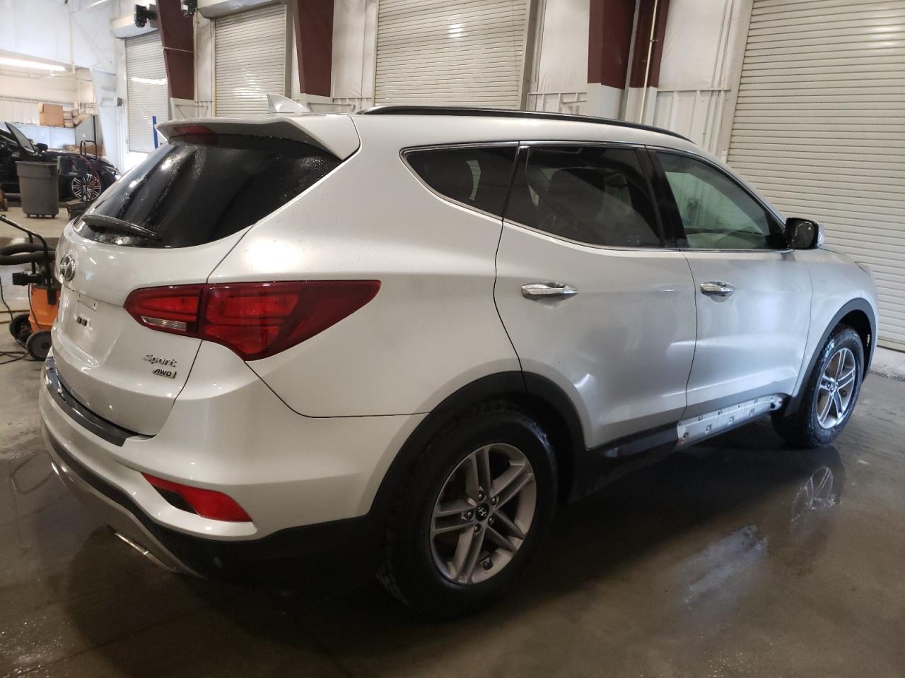 Photo 2 VIN: 5XYZUDLB1HG480345 - HYUNDAI SANTA FE 