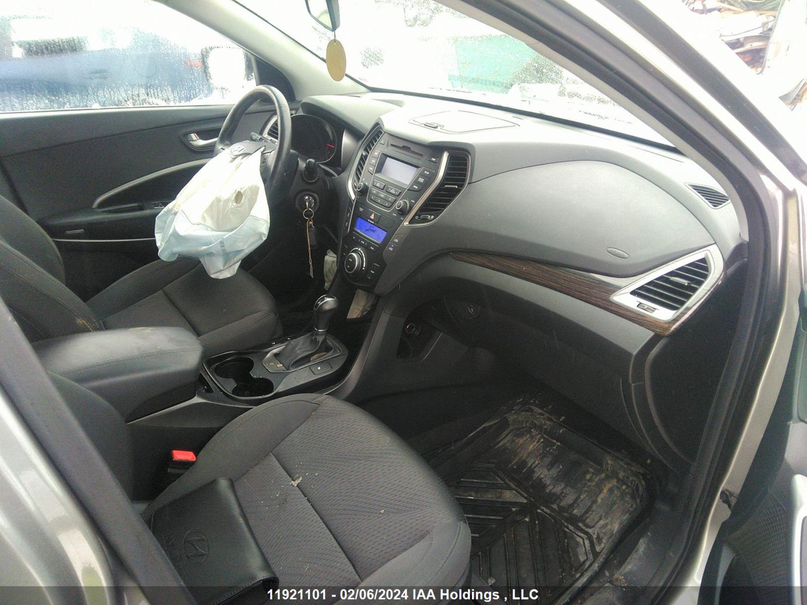 Photo 4 VIN: 5XYZUDLB2GG316035 - HYUNDAI SANTA FE 