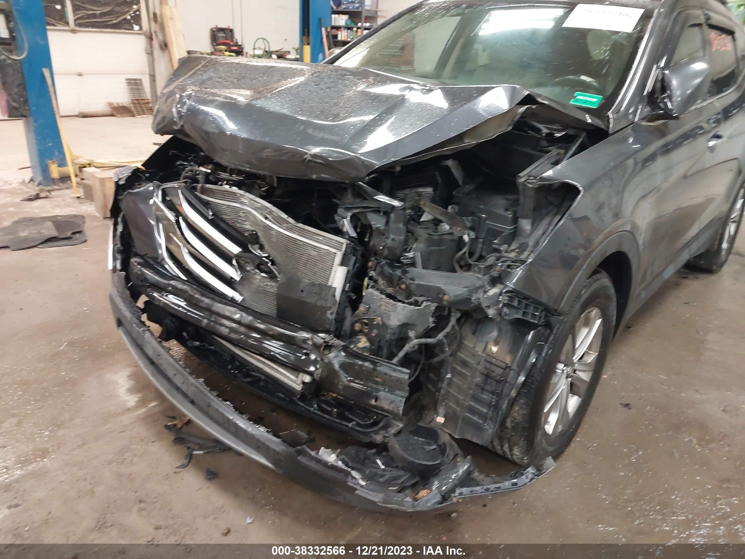 Photo 5 VIN: 5XYZUDLB4GG377242 - HYUNDAI SANTA FE 