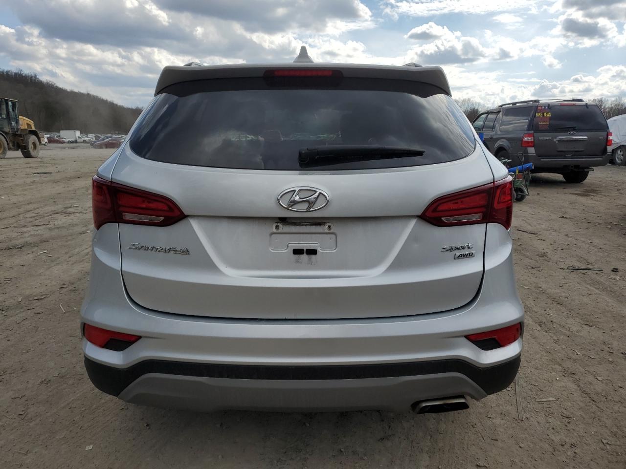 Photo 5 VIN: 5XYZUDLB5JG542772 - HYUNDAI SANTA FE 