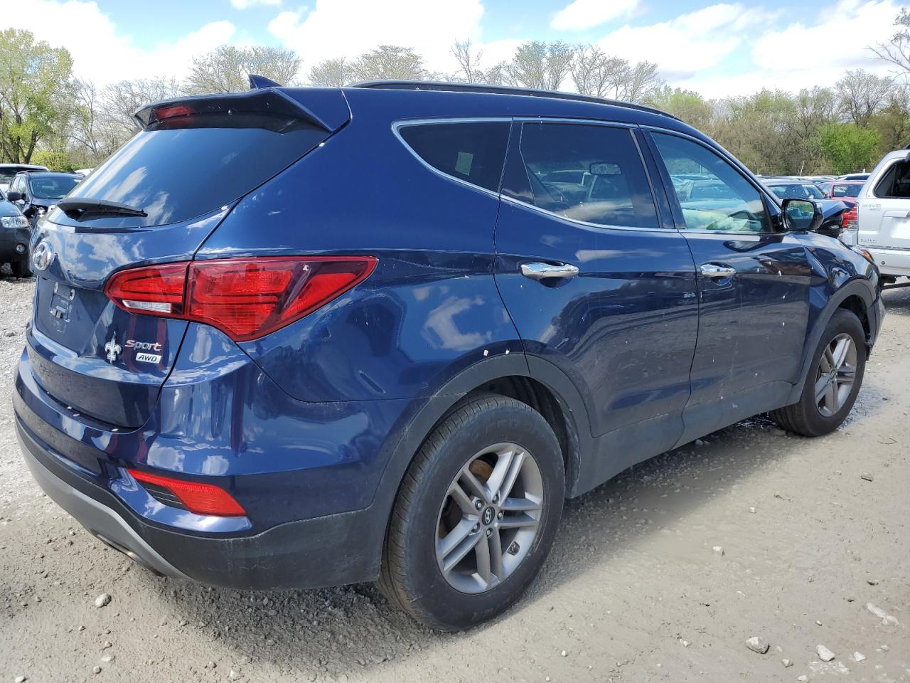 Photo 2 VIN: 5XYZUDLB9JG523237 - HYUNDAI SANTA FE 