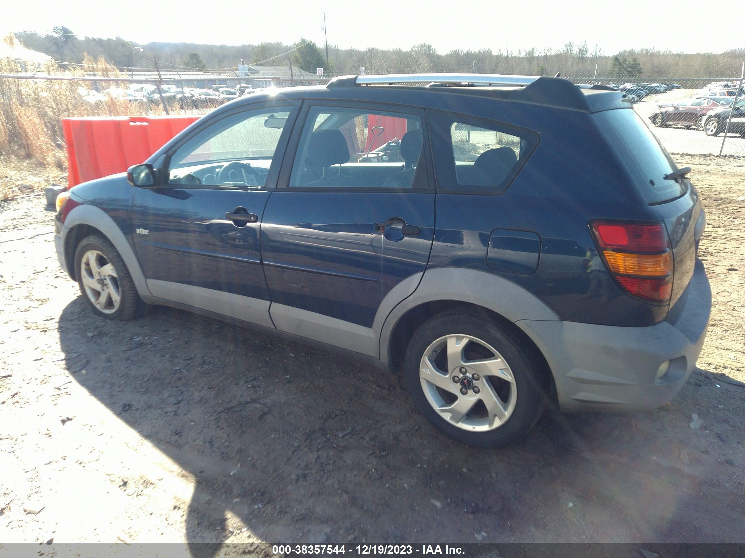 Photo 2 VIN: 5Y2SL62883Z426668 - PONTIAC VIBE 