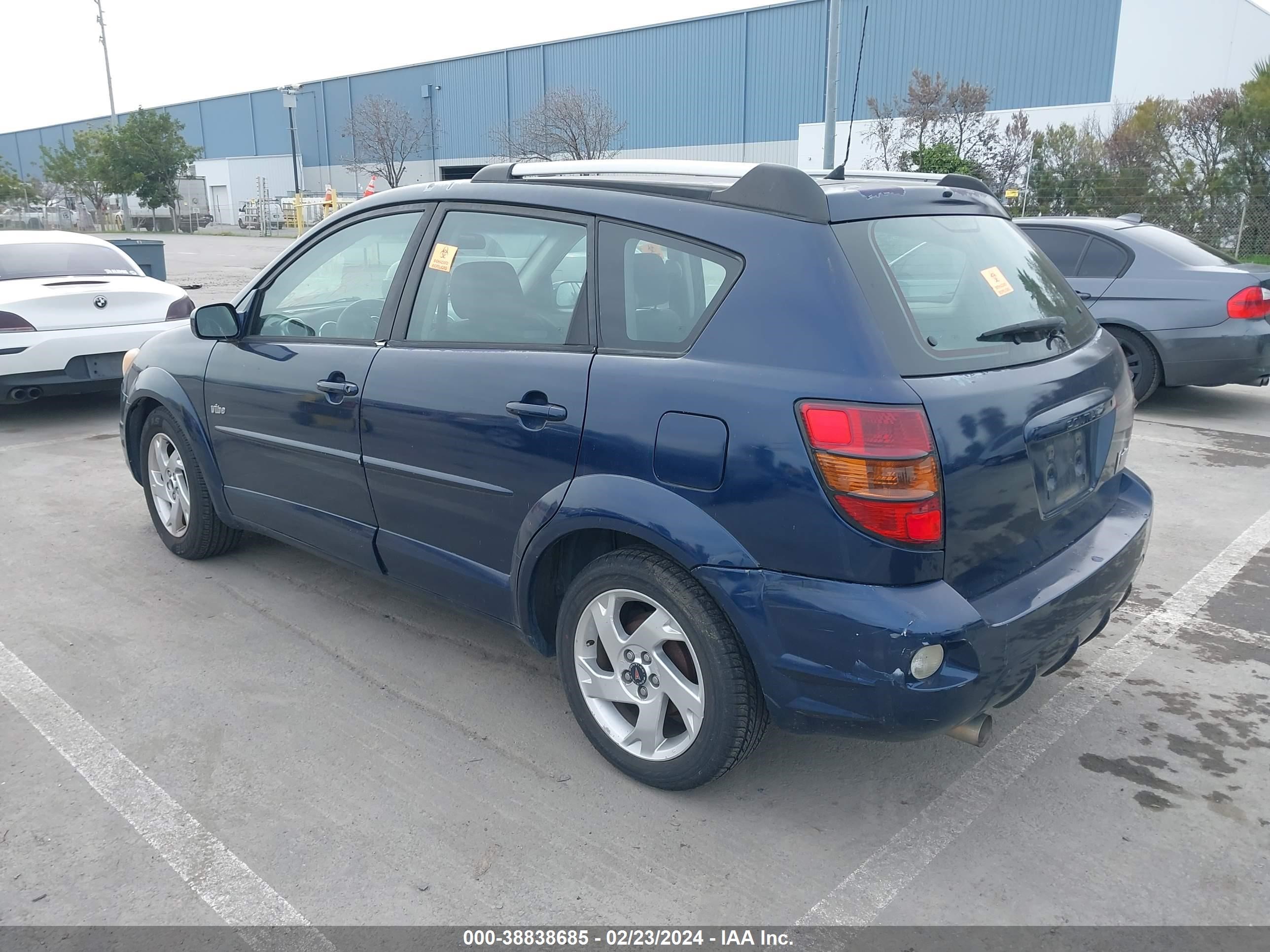 Photo 2 VIN: 5Y2SL63805Z469998 - PONTIAC VIBE 