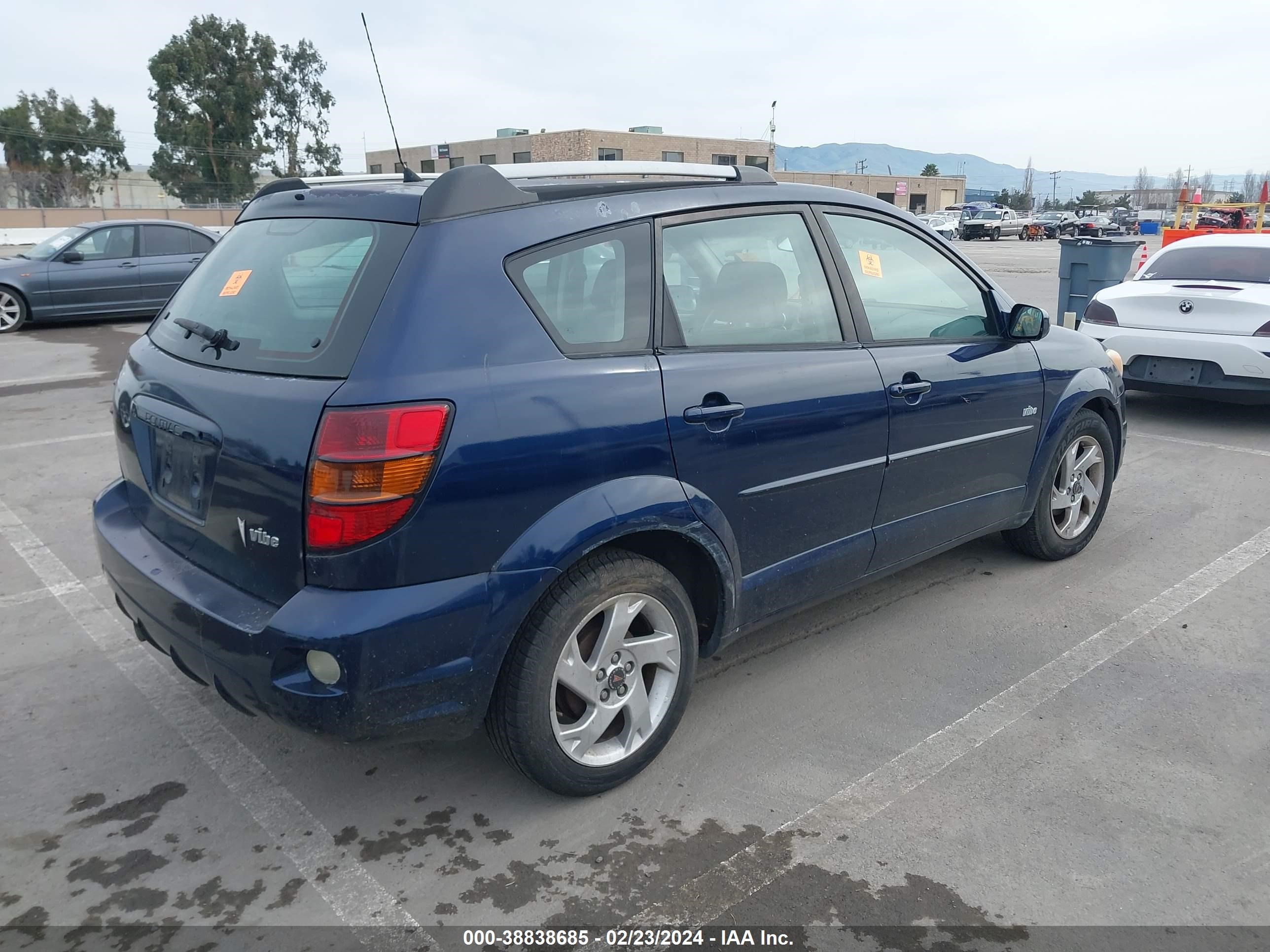 Photo 3 VIN: 5Y2SL63805Z469998 - PONTIAC VIBE 