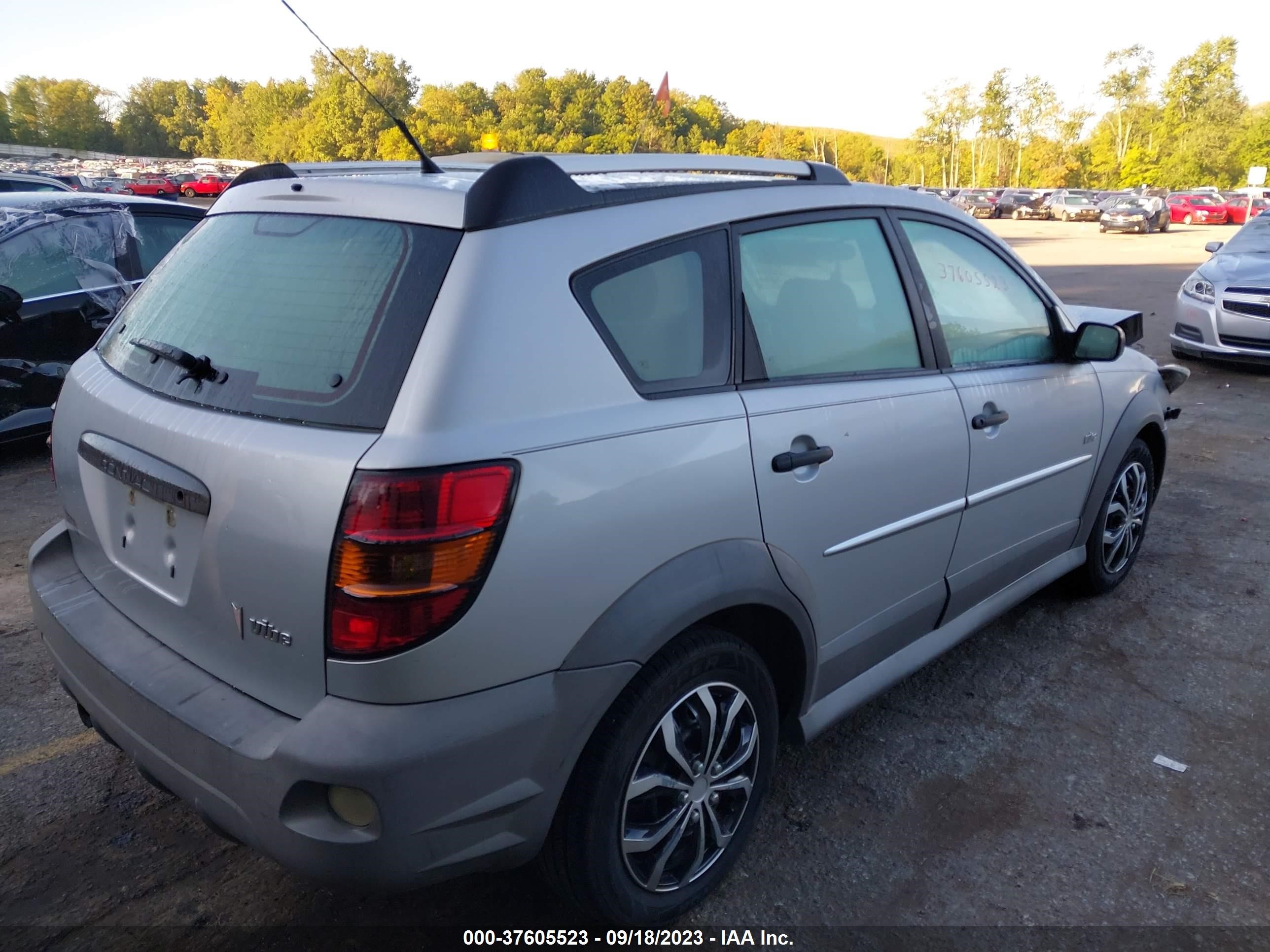 Photo 3 VIN: 5Y2SL63815Z455737 - PONTIAC VIBE 