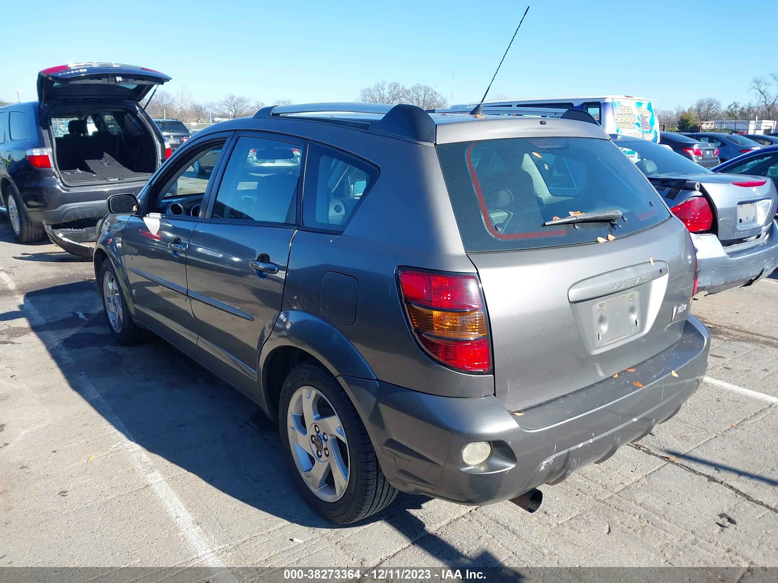 Photo 2 VIN: 5Y2SL638X5Z421182 - PONTIAC VIBE 