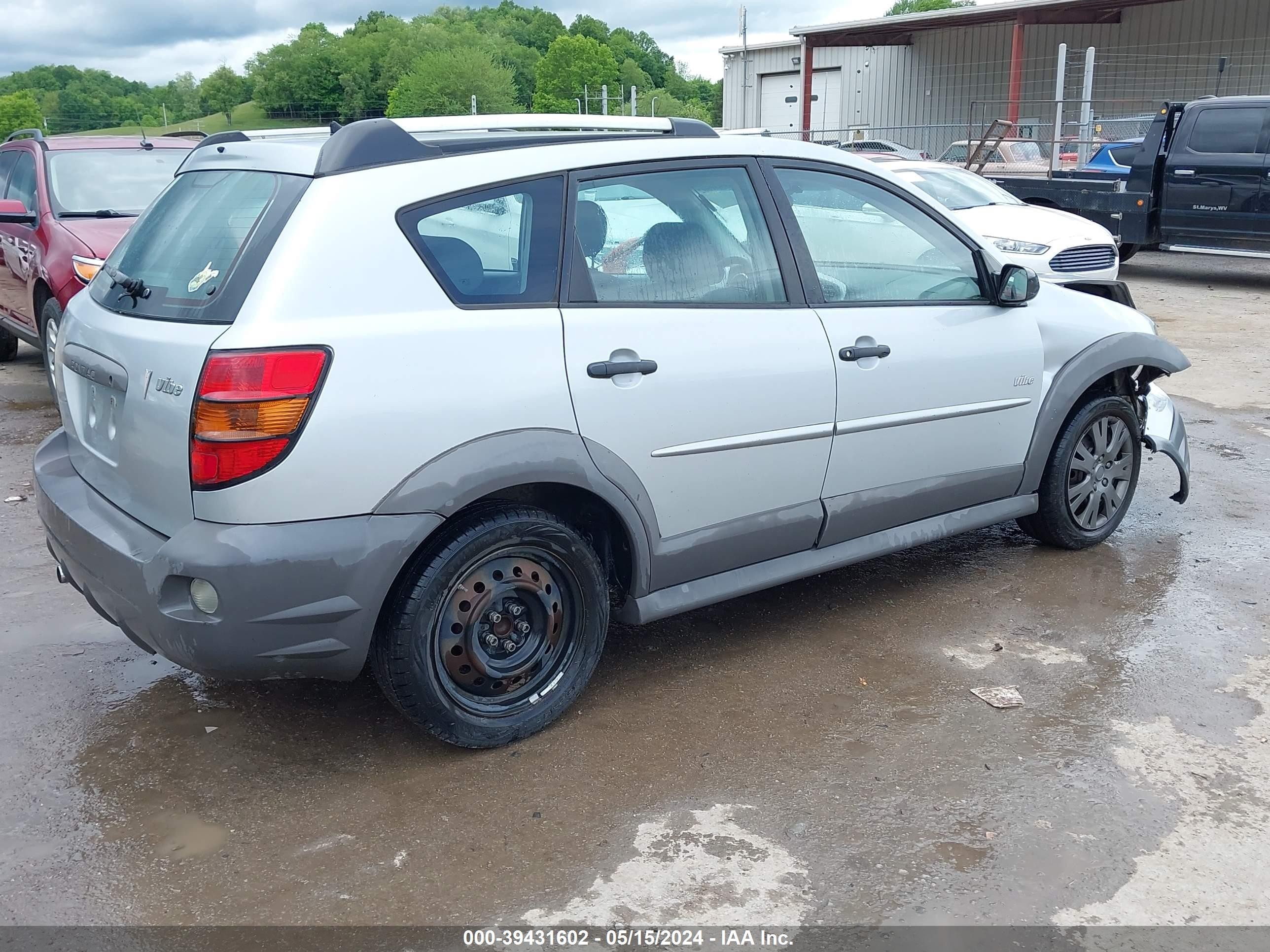 Photo 3 VIN: 5Y2SL65838Z402717 - PONTIAC VIBE 