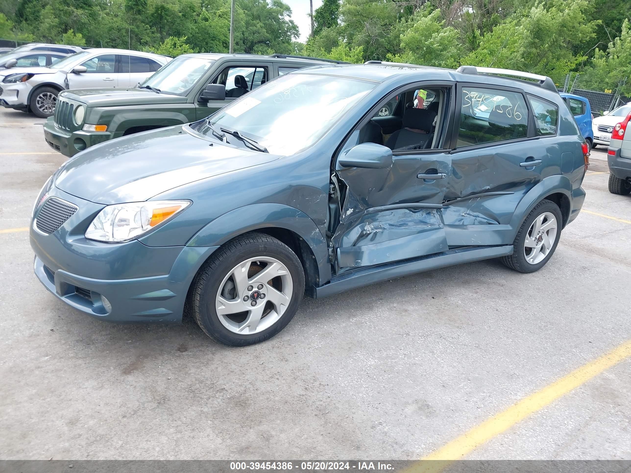 Photo 1 VIN: 5Y2SL65858Z411130 - PONTIAC VIBE 