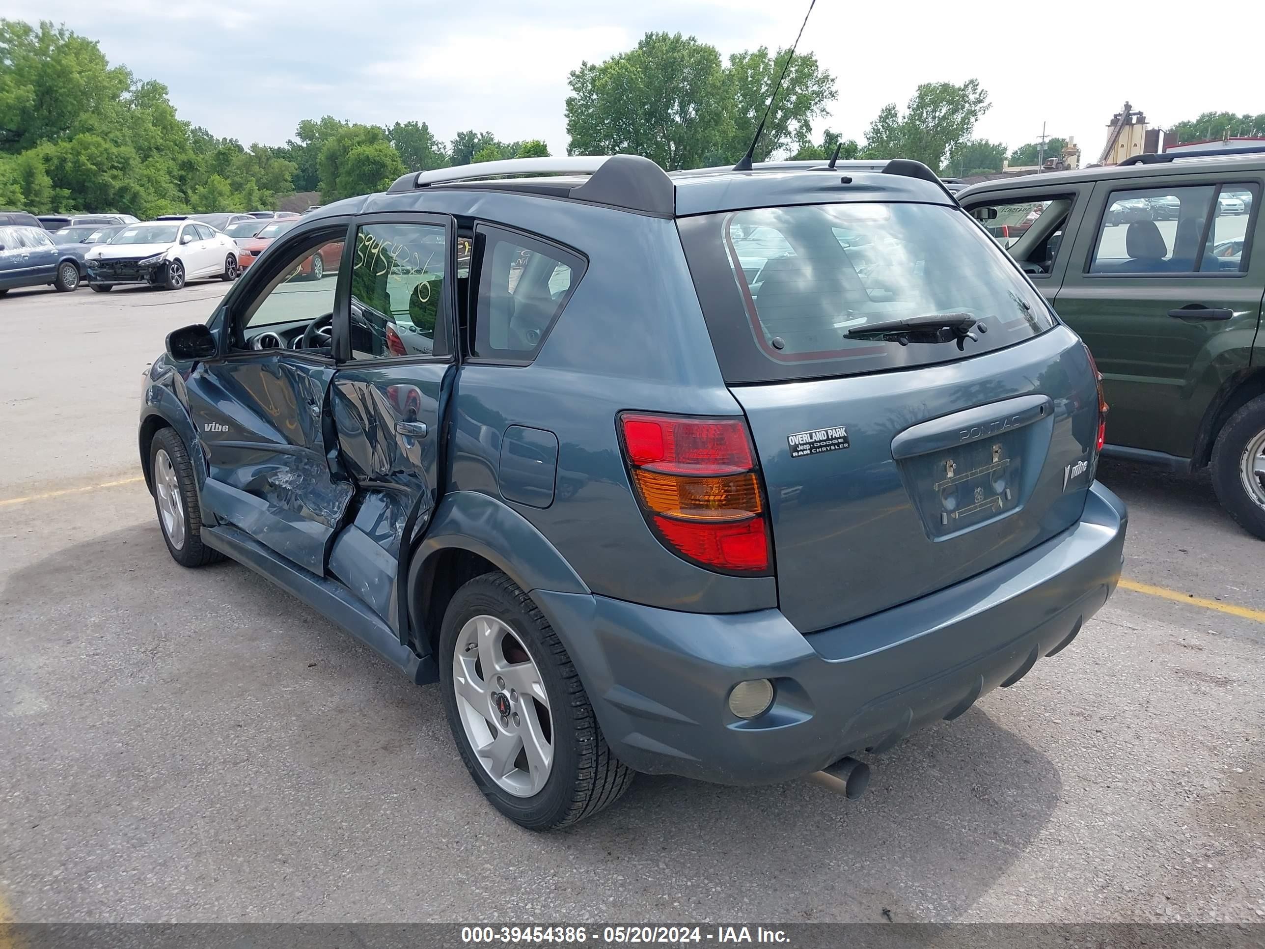 Photo 2 VIN: 5Y2SL65858Z411130 - PONTIAC VIBE 