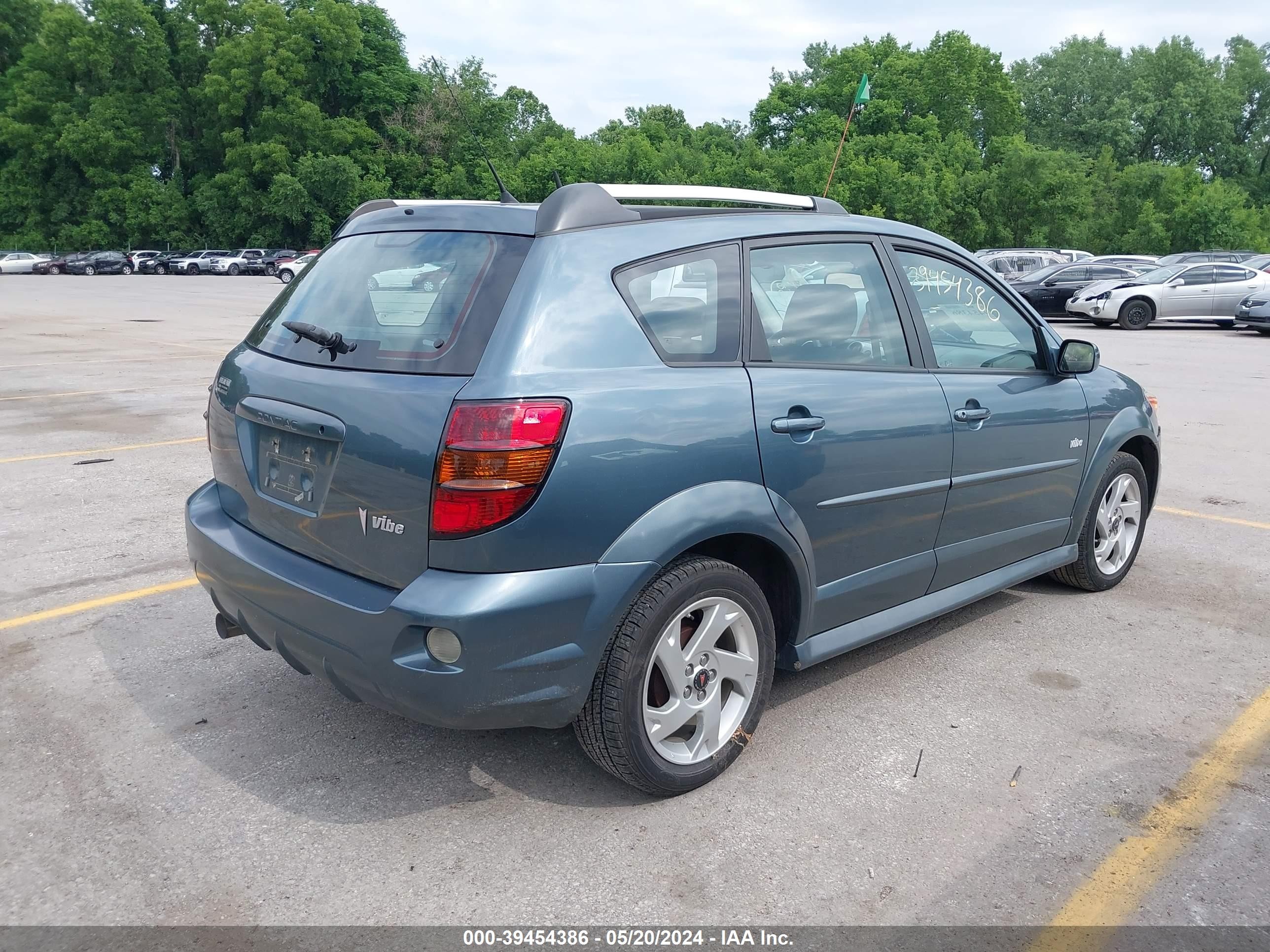 Photo 3 VIN: 5Y2SL65858Z411130 - PONTIAC VIBE 