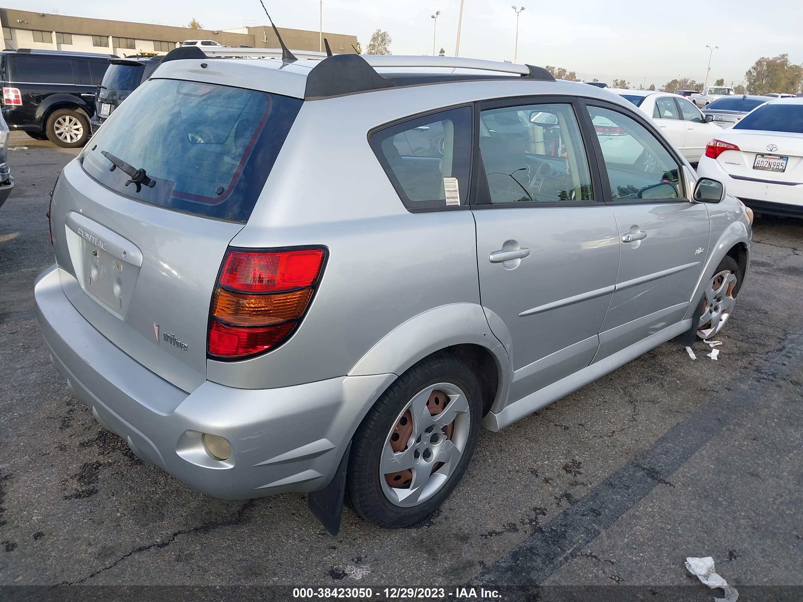 Photo 3 VIN: 5Y2SL65858Z412780 - PONTIAC VIBE 