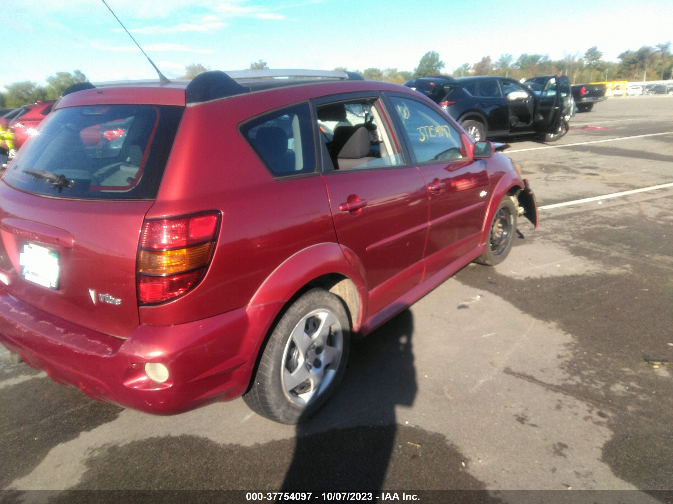 Photo 3 VIN: 5Y2SL65868Z422623 - PONTIAC VIBE 