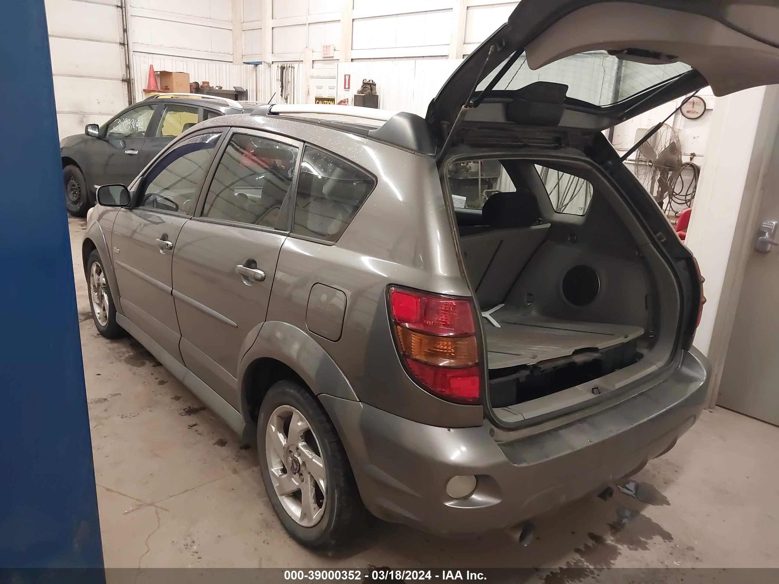 Photo 2 VIN: 5Y2SL65876Z443641 - PONTIAC VIBE 