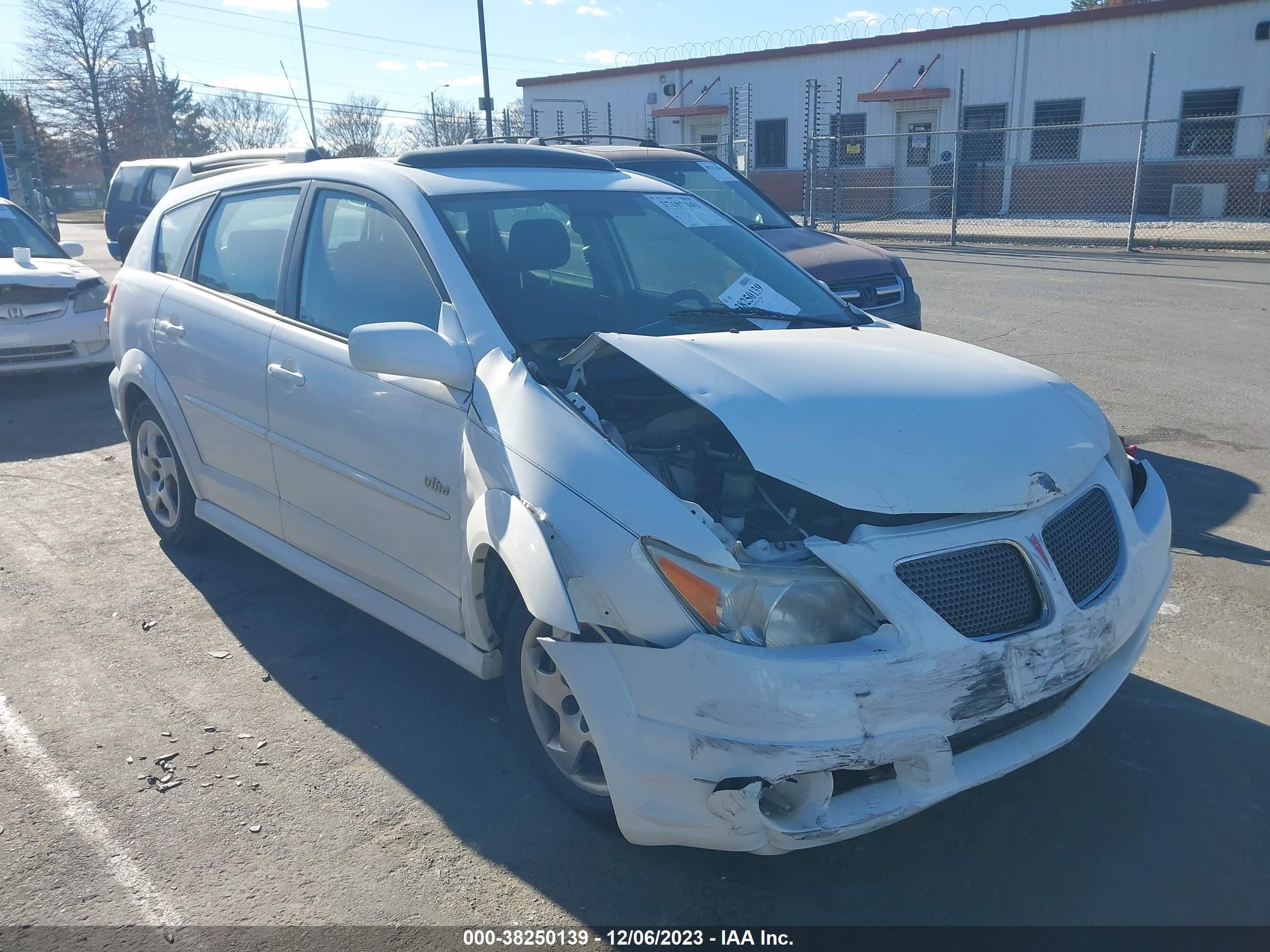 Photo 1 VIN: 5Y2SL65896Z430258 - PONTIAC VIBE 