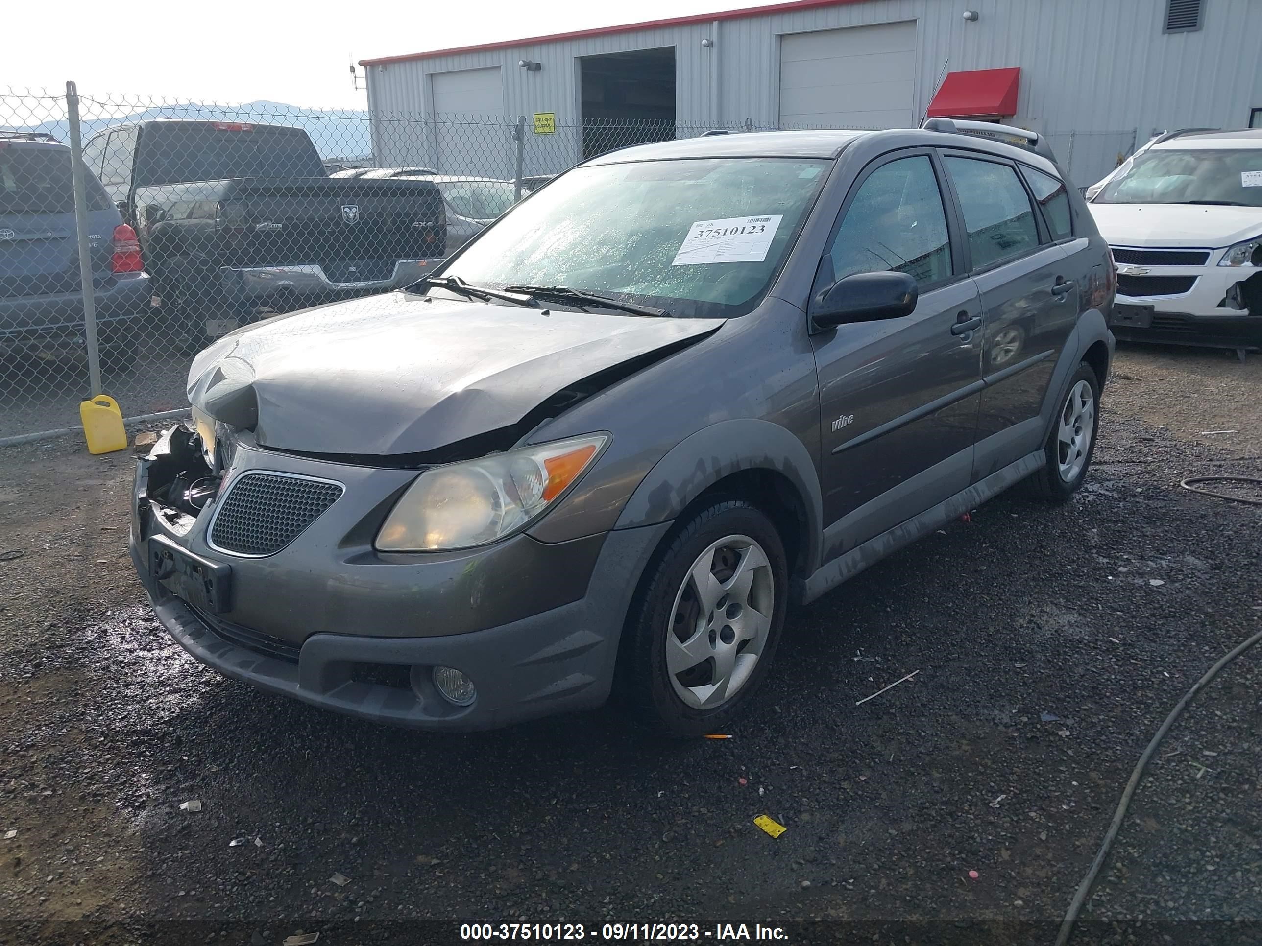 Photo 1 VIN: 5Y2SL658X8Z403220 - PONTIAC VIBE 