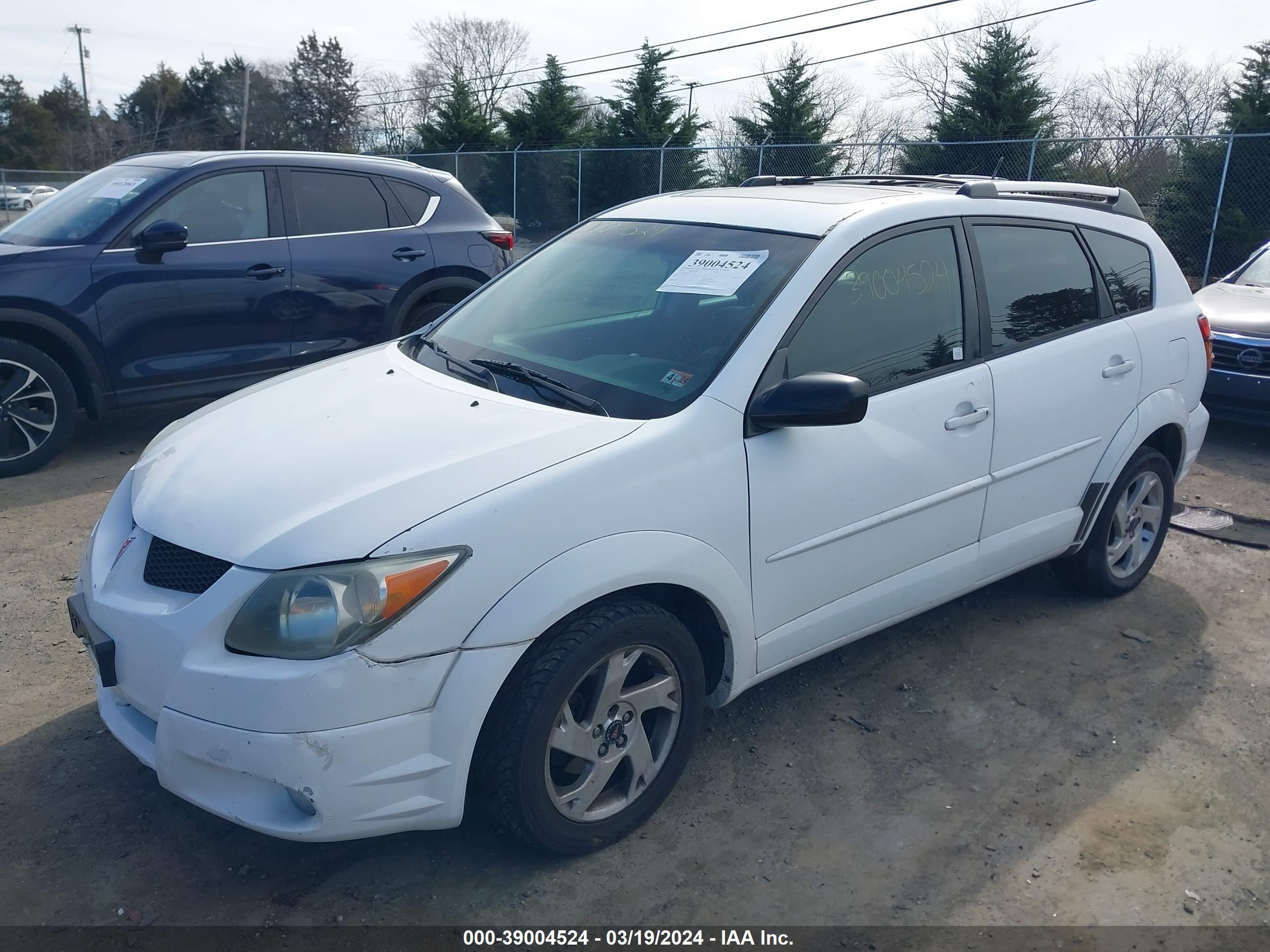 Photo 1 VIN: 5Y2SM62803Z419856 - PONTIAC VIBE 