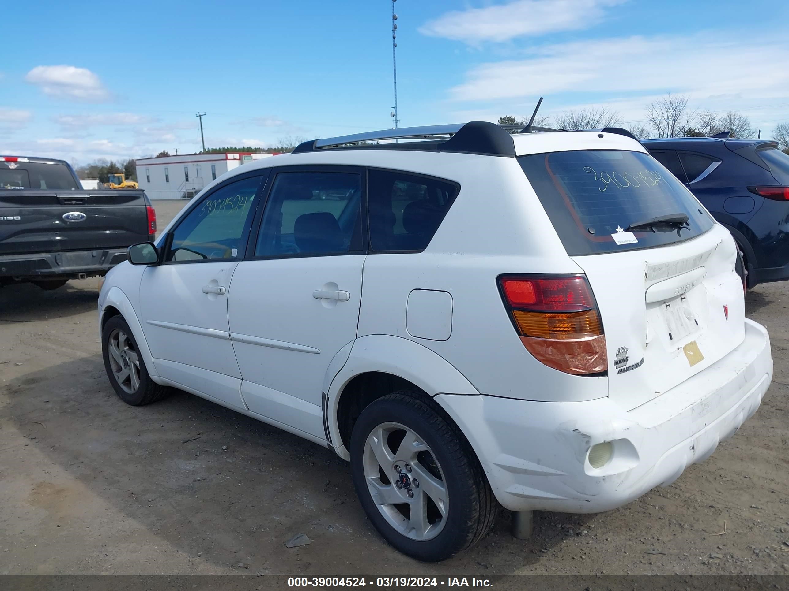 Photo 2 VIN: 5Y2SM62803Z419856 - PONTIAC VIBE 