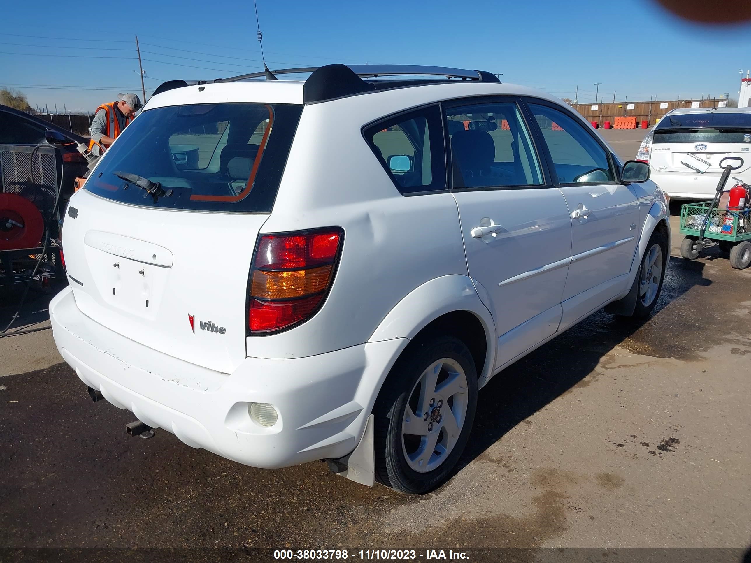 Photo 3 VIN: 5Y2SM628X3Z420657 - PONTIAC VIBE 