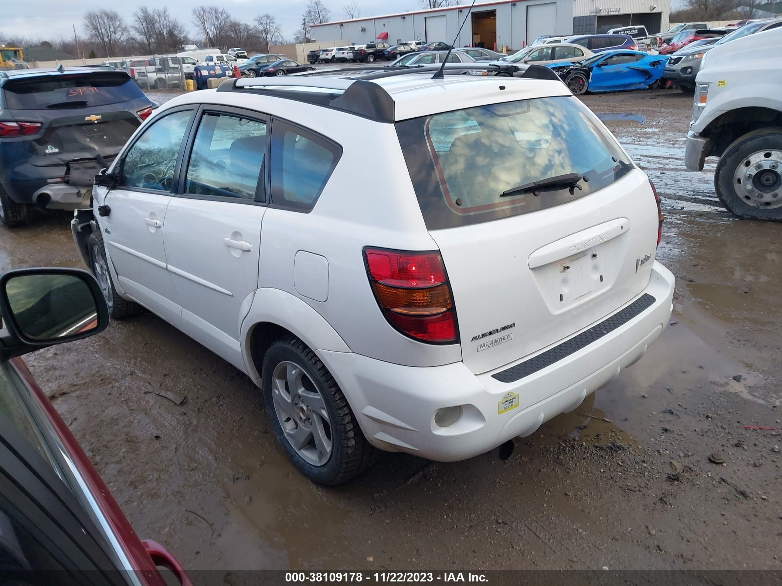 Photo 2 VIN: 5Y2SM64853Z463672 - PONTIAC VIBE 