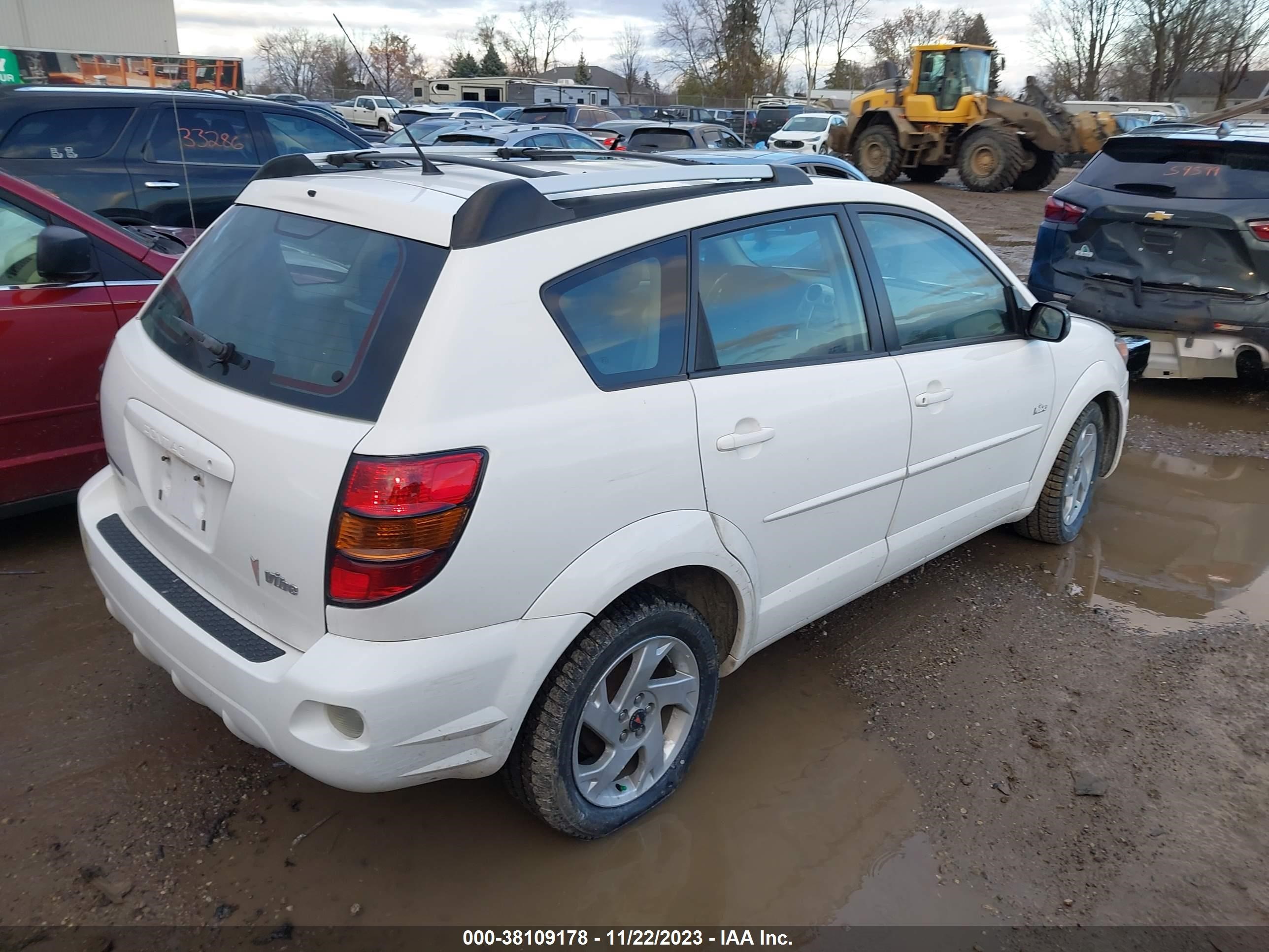 Photo 3 VIN: 5Y2SM64853Z463672 - PONTIAC VIBE 