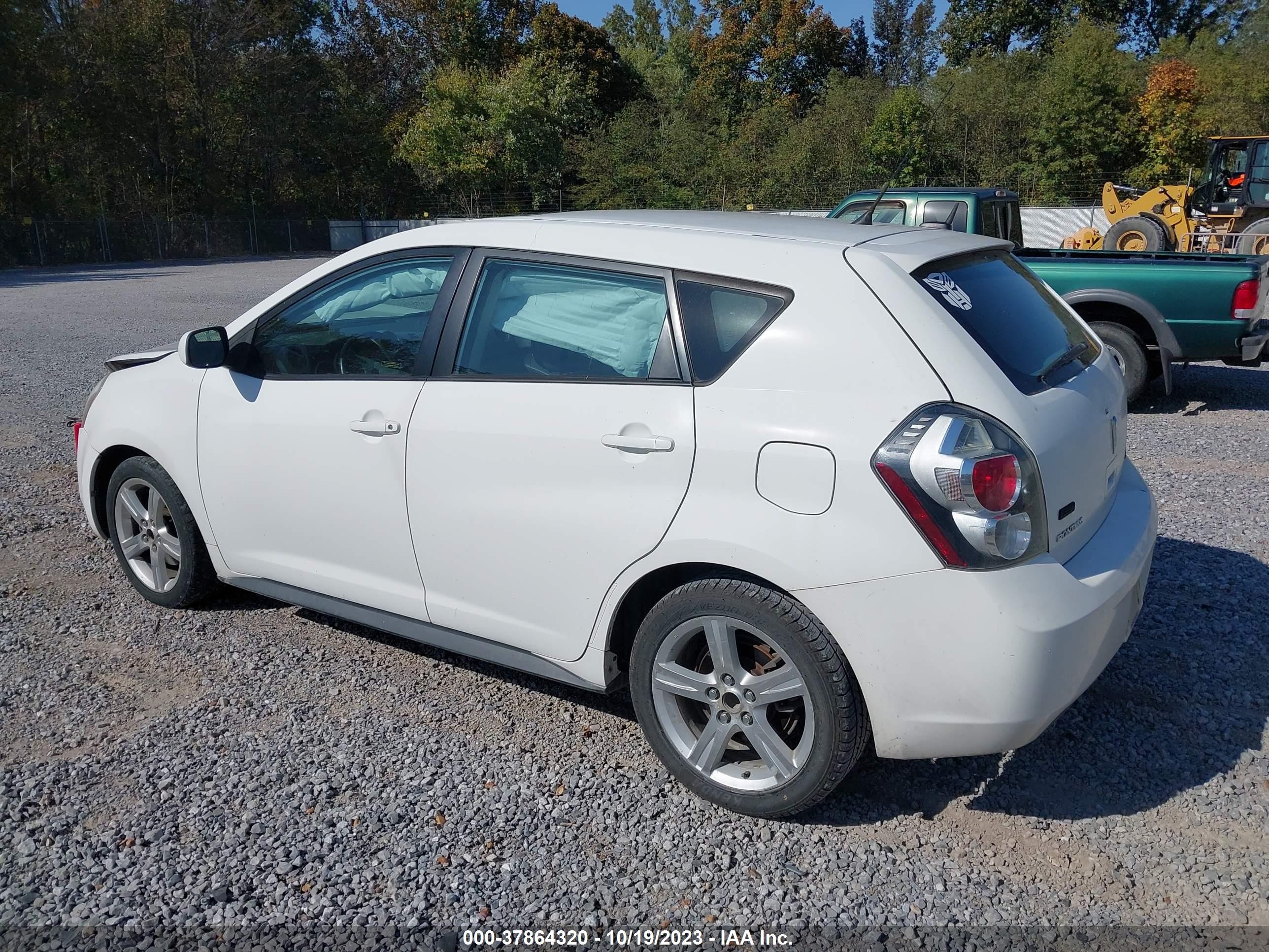 Photo 2 VIN: 5Y2SP670X9Z422573 - PONTIAC VIBE 