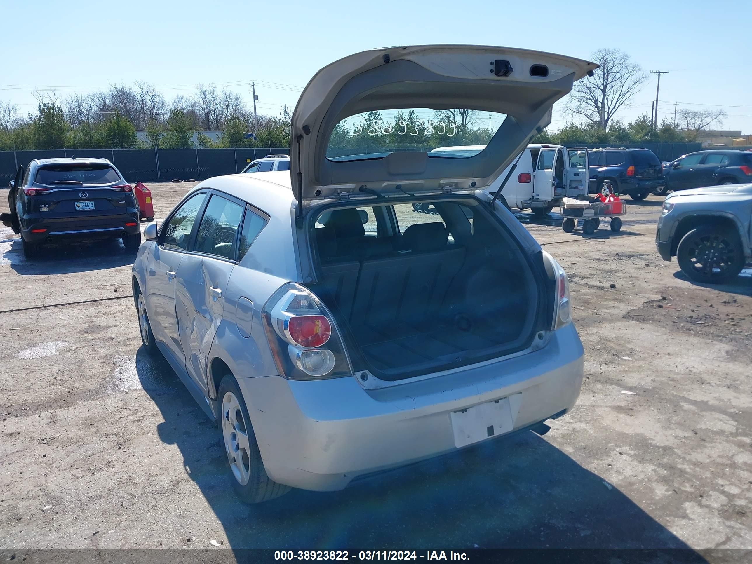 Photo 2 VIN: 5Y2SP678X9Z420912 - PONTIAC VIBE 