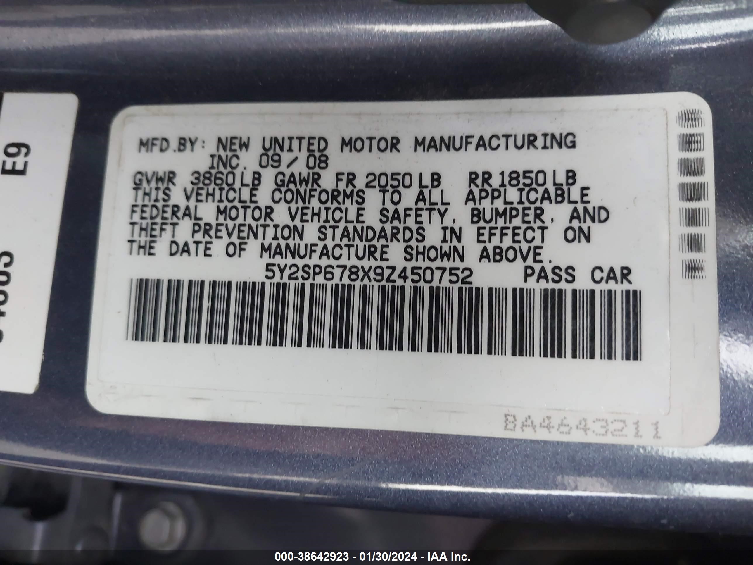 Photo 8 VIN: 5Y2SP678X9Z450752 - PONTIAC VIBE 