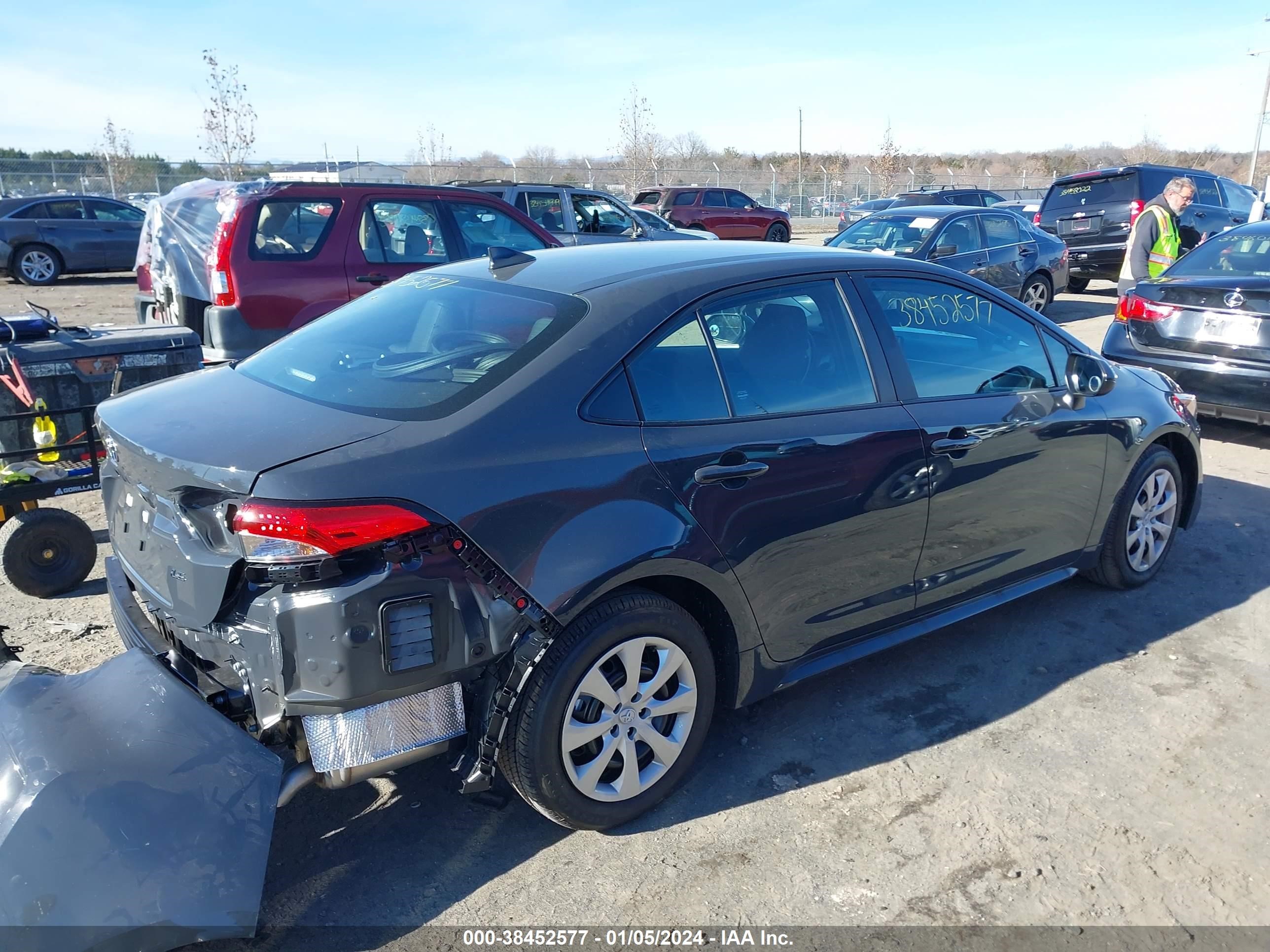 Photo 3 VIN: 5YFB4MDE3RP098910 - TOYOTA COROLLA 