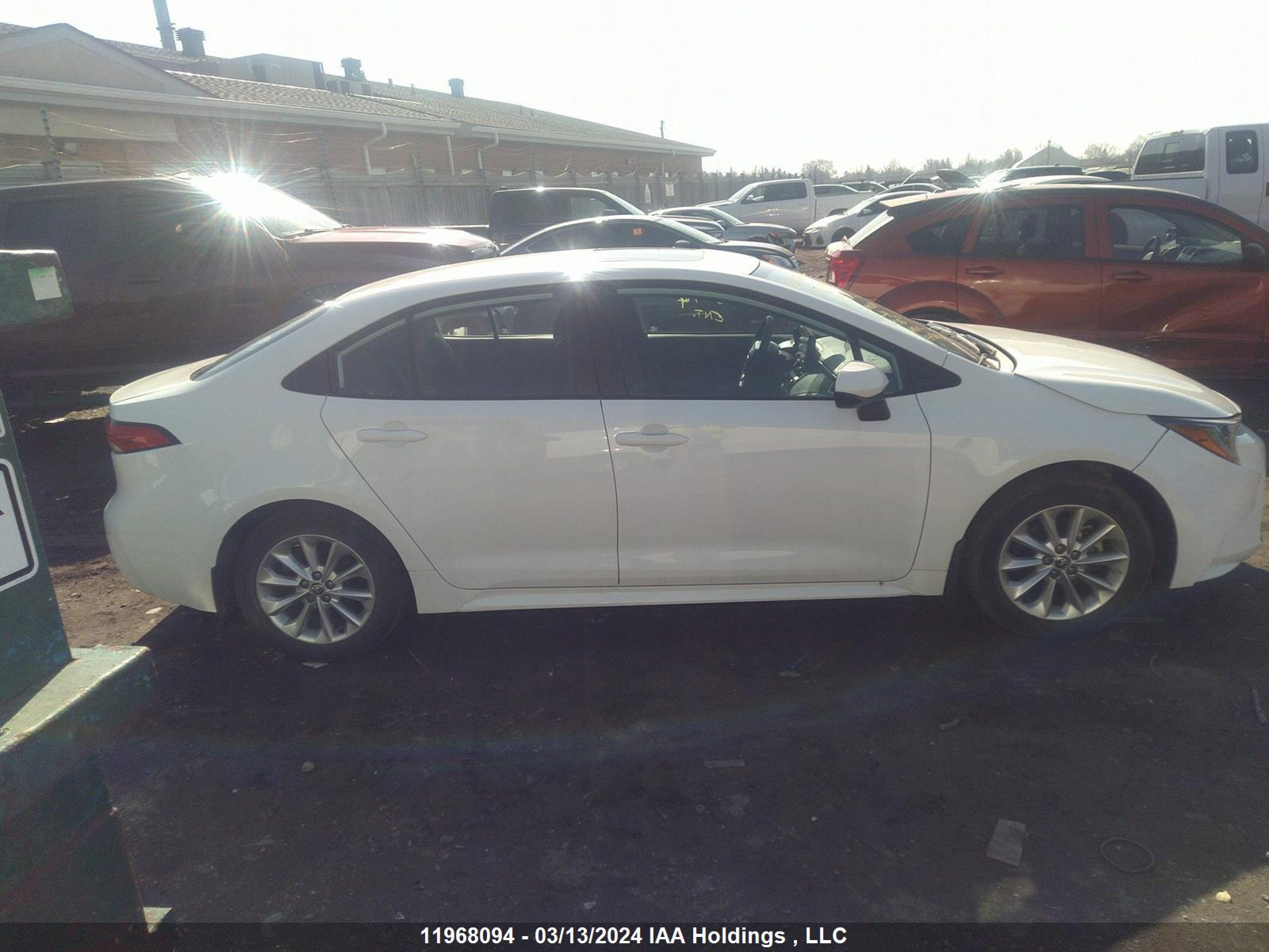 Photo 13 VIN: 5YFBPMBE1NP295742 - TOYOTA COROLLA 