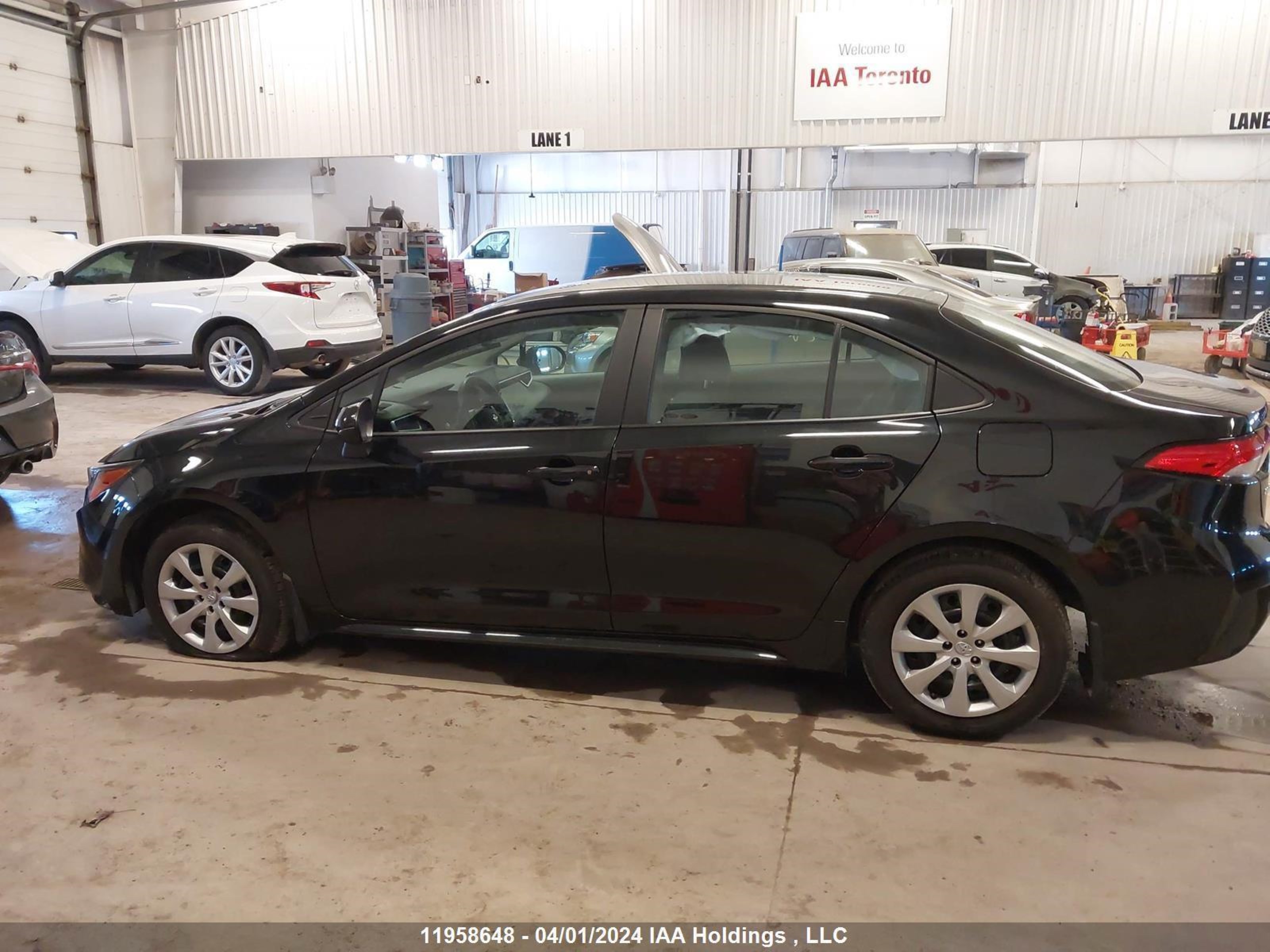 Photo 13 VIN: 5YFBPMBE4NP304885 - TOYOTA COROLLA 