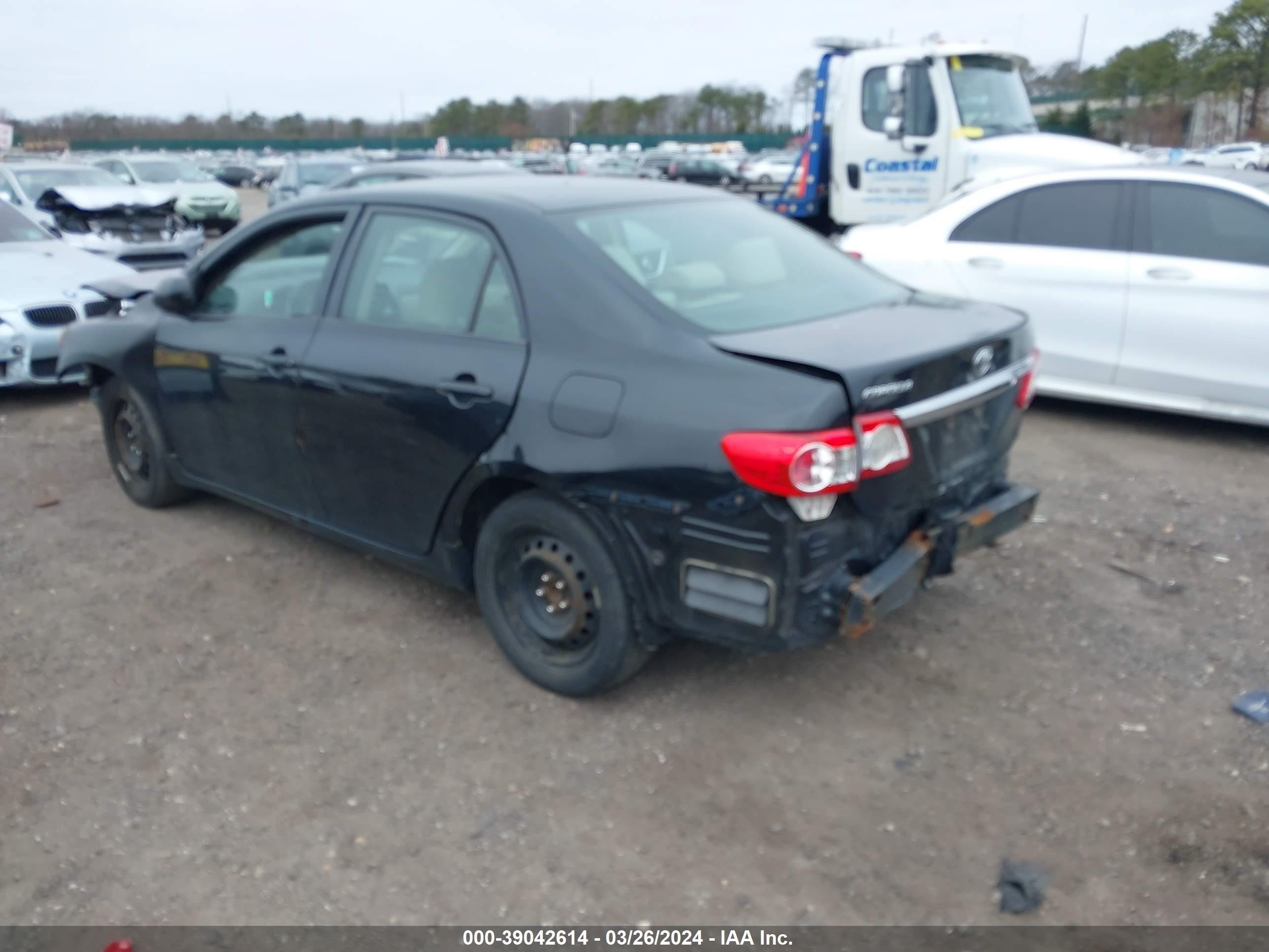 Photo 2 VIN: 5YFBU4EE0CP030103 - TOYOTA COROLLA 