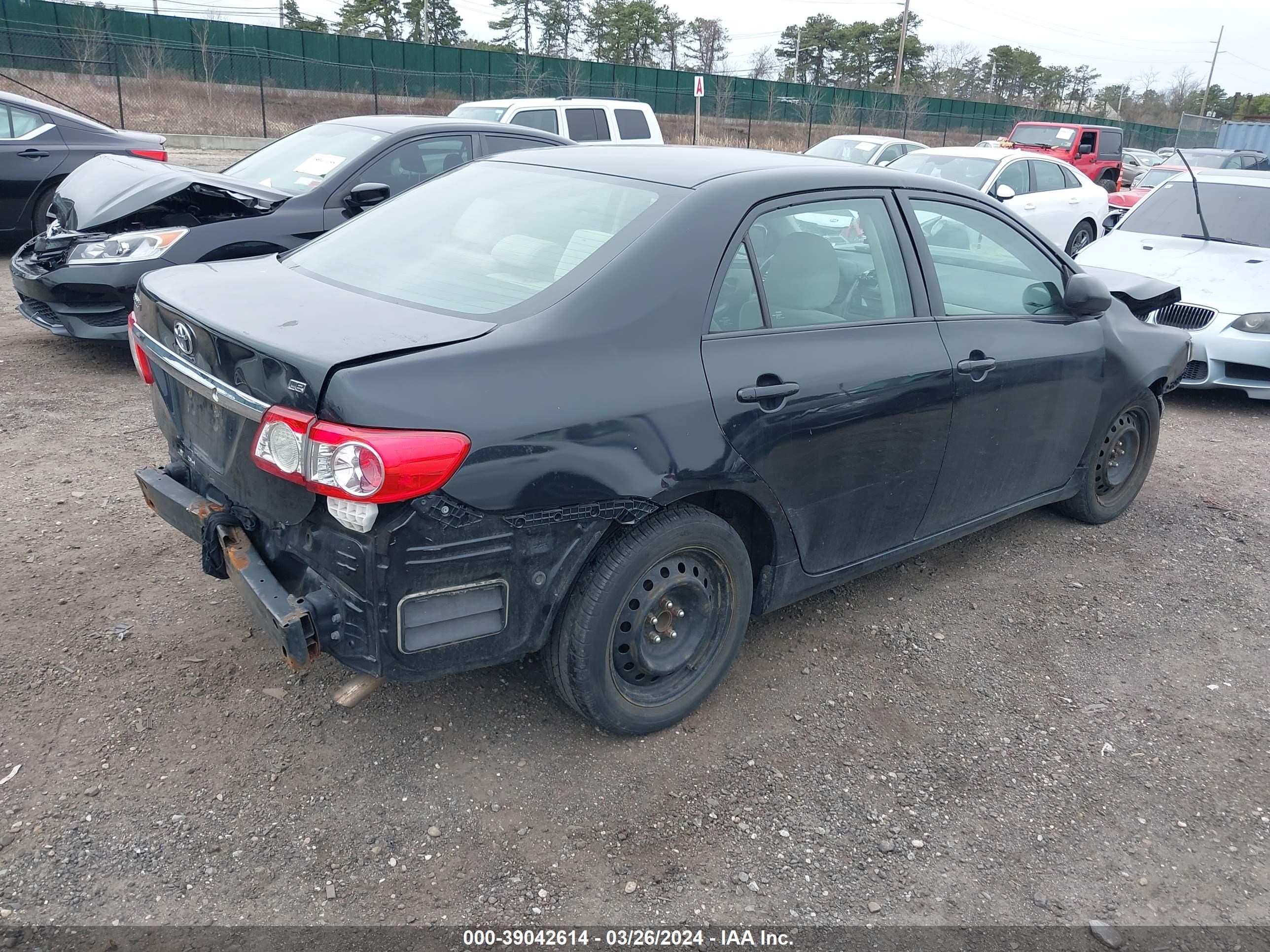 Photo 3 VIN: 5YFBU4EE0CP030103 - TOYOTA COROLLA 