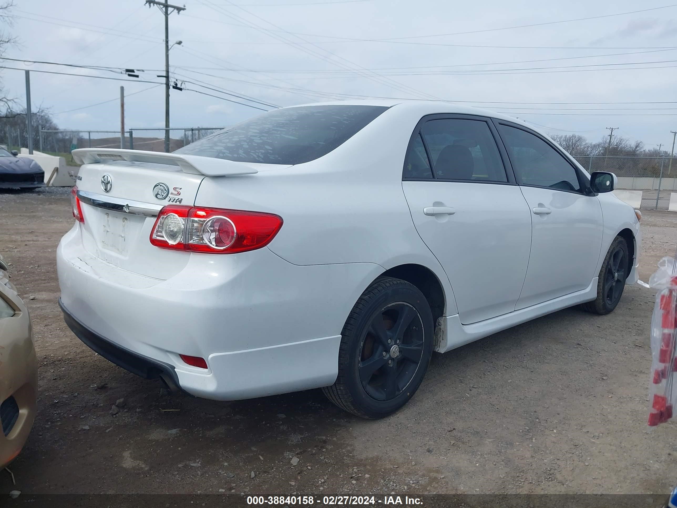 Photo 3 VIN: 5YFBU4EE1CP068374 - TOYOTA COROLLA 