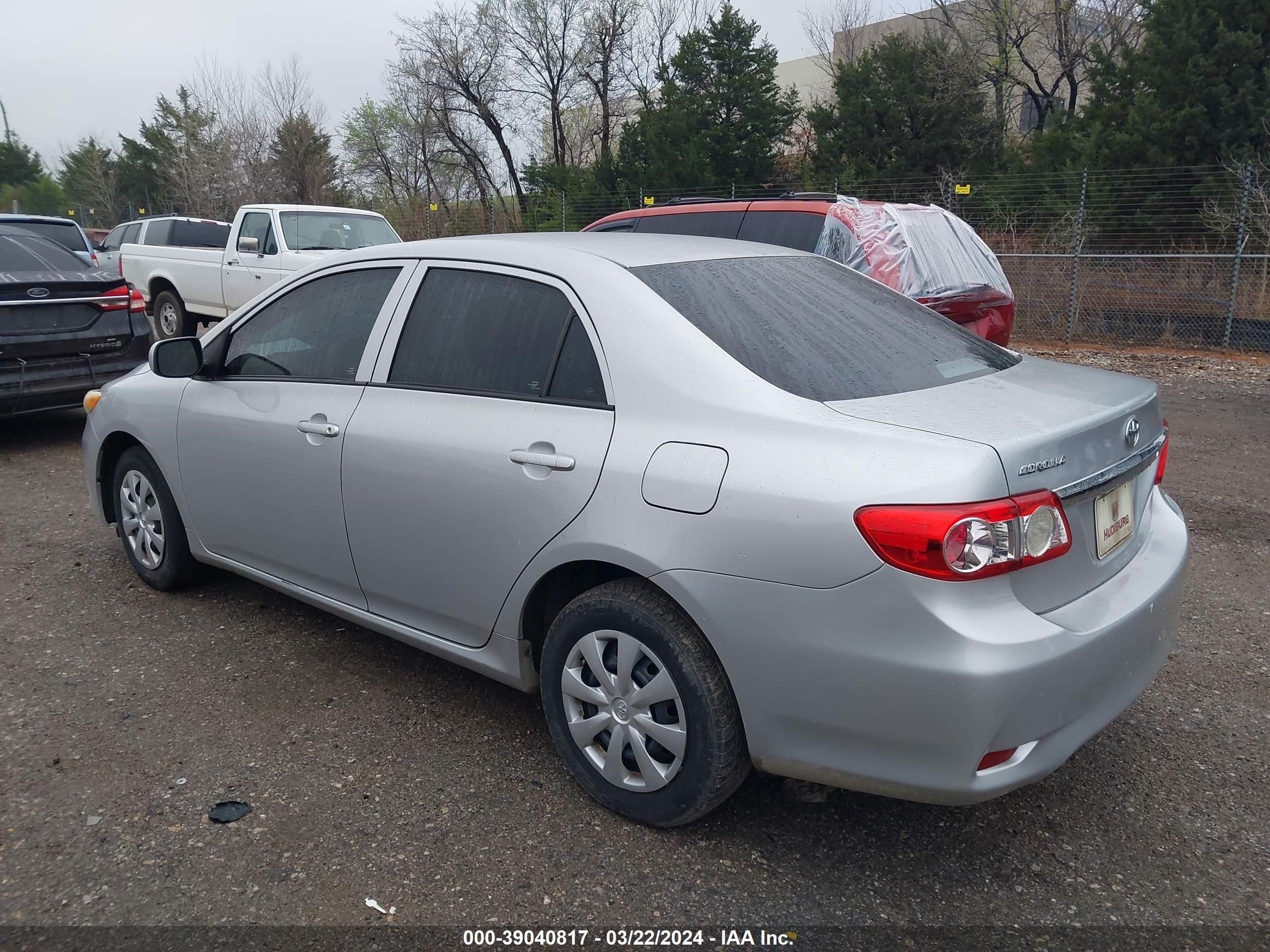 Photo 2 VIN: 5YFBU4EE2CP032385 - TOYOTA COROLLA 