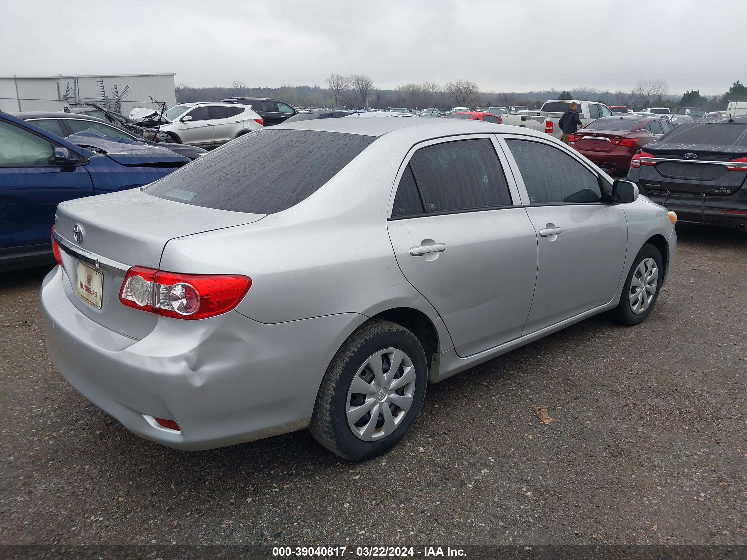 Photo 3 VIN: 5YFBU4EE2CP032385 - TOYOTA COROLLA 