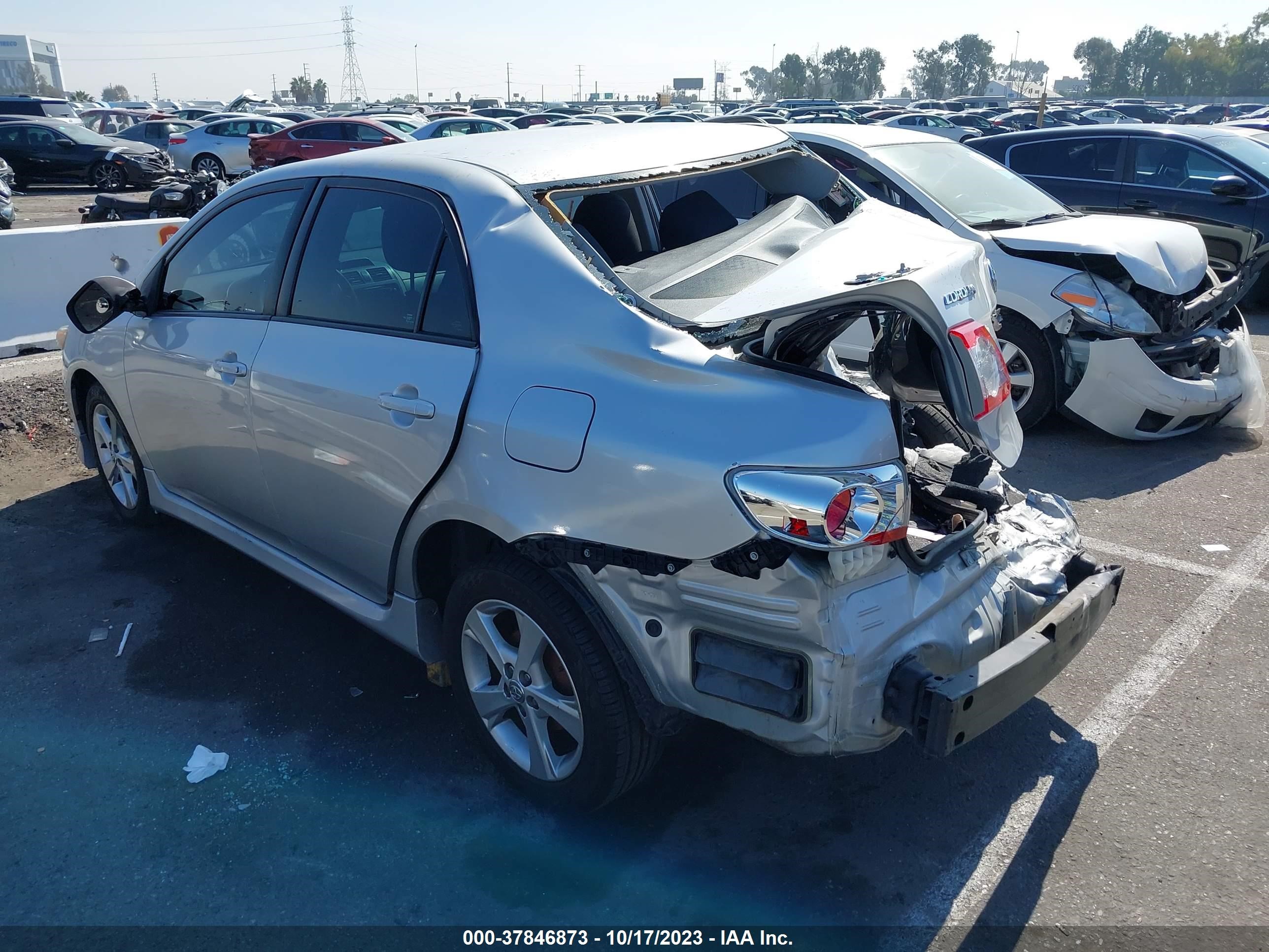 Photo 2 VIN: 5YFBU4EE2DP122637 - TOYOTA COROLLA 