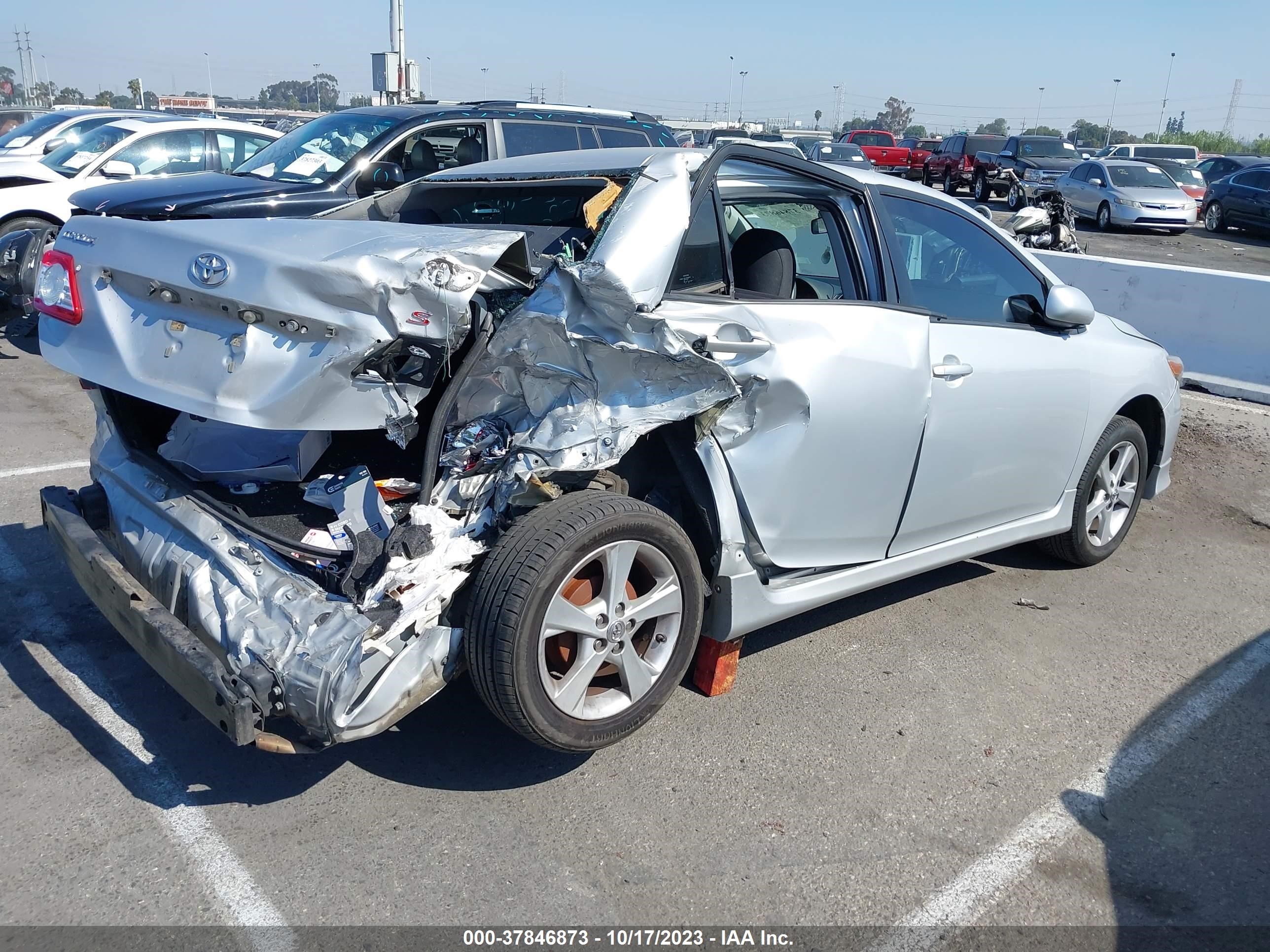 Photo 3 VIN: 5YFBU4EE2DP122637 - TOYOTA COROLLA 