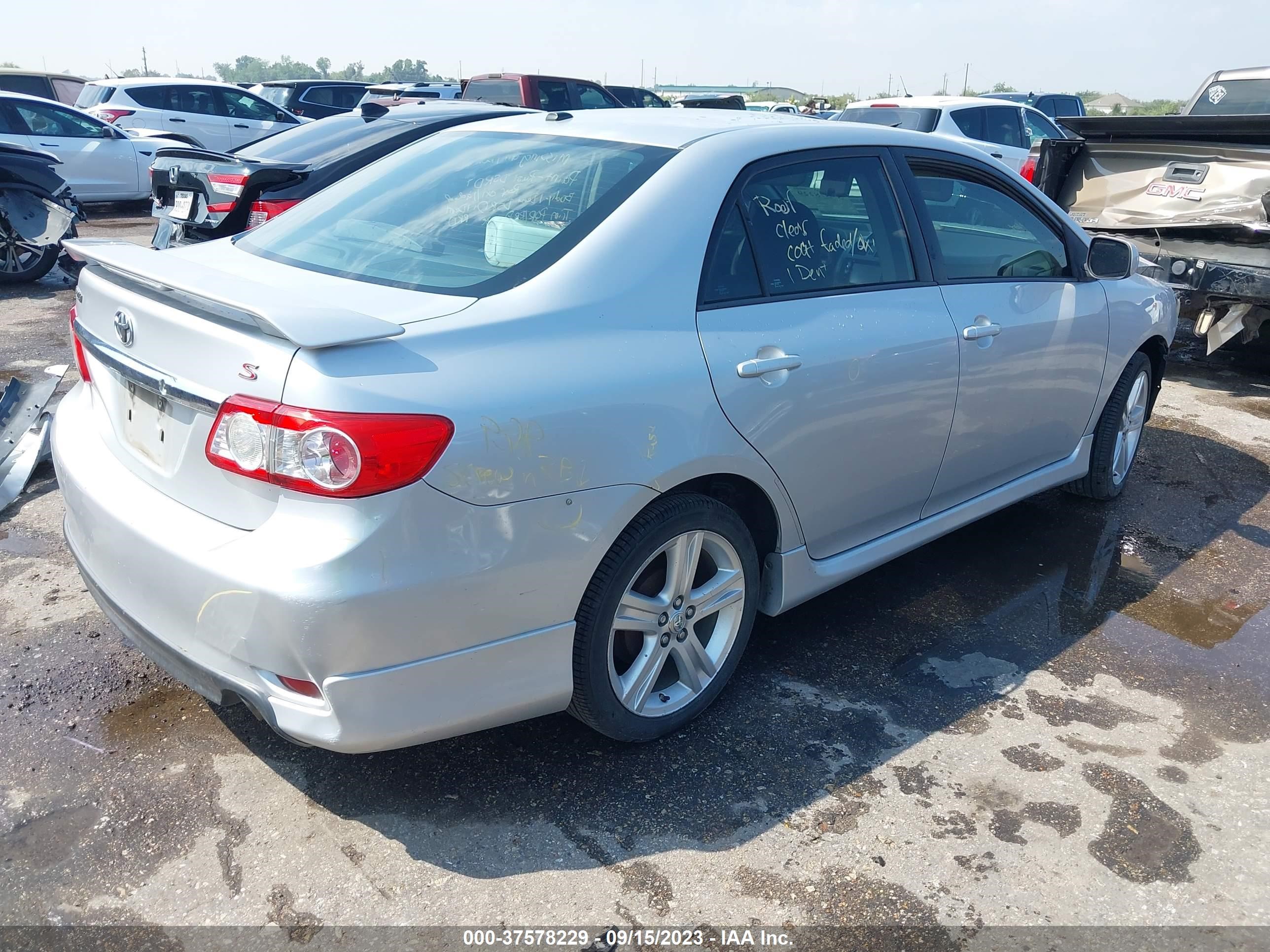 Photo 3 VIN: 5YFBU4EE3DP113512 - TOYOTA COROLLA 