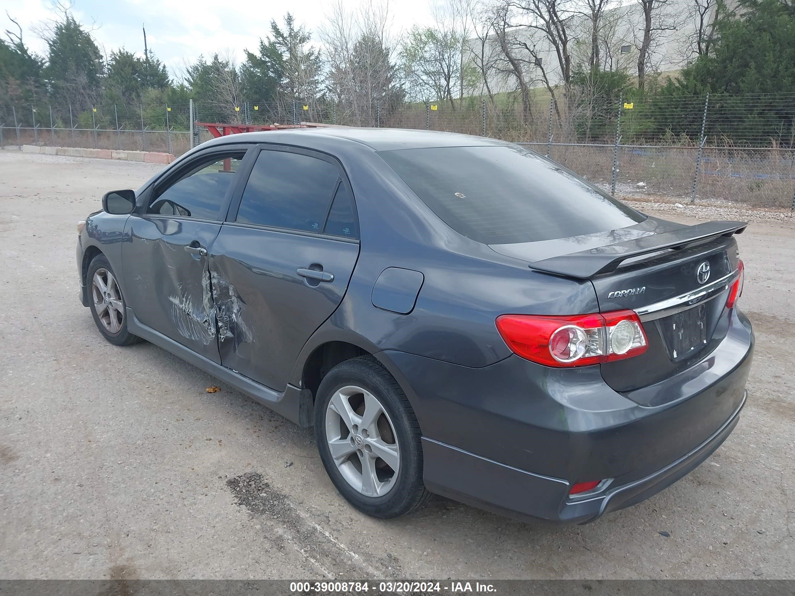 Photo 2 VIN: 5YFBU4EE3DP165819 - TOYOTA COROLLA 